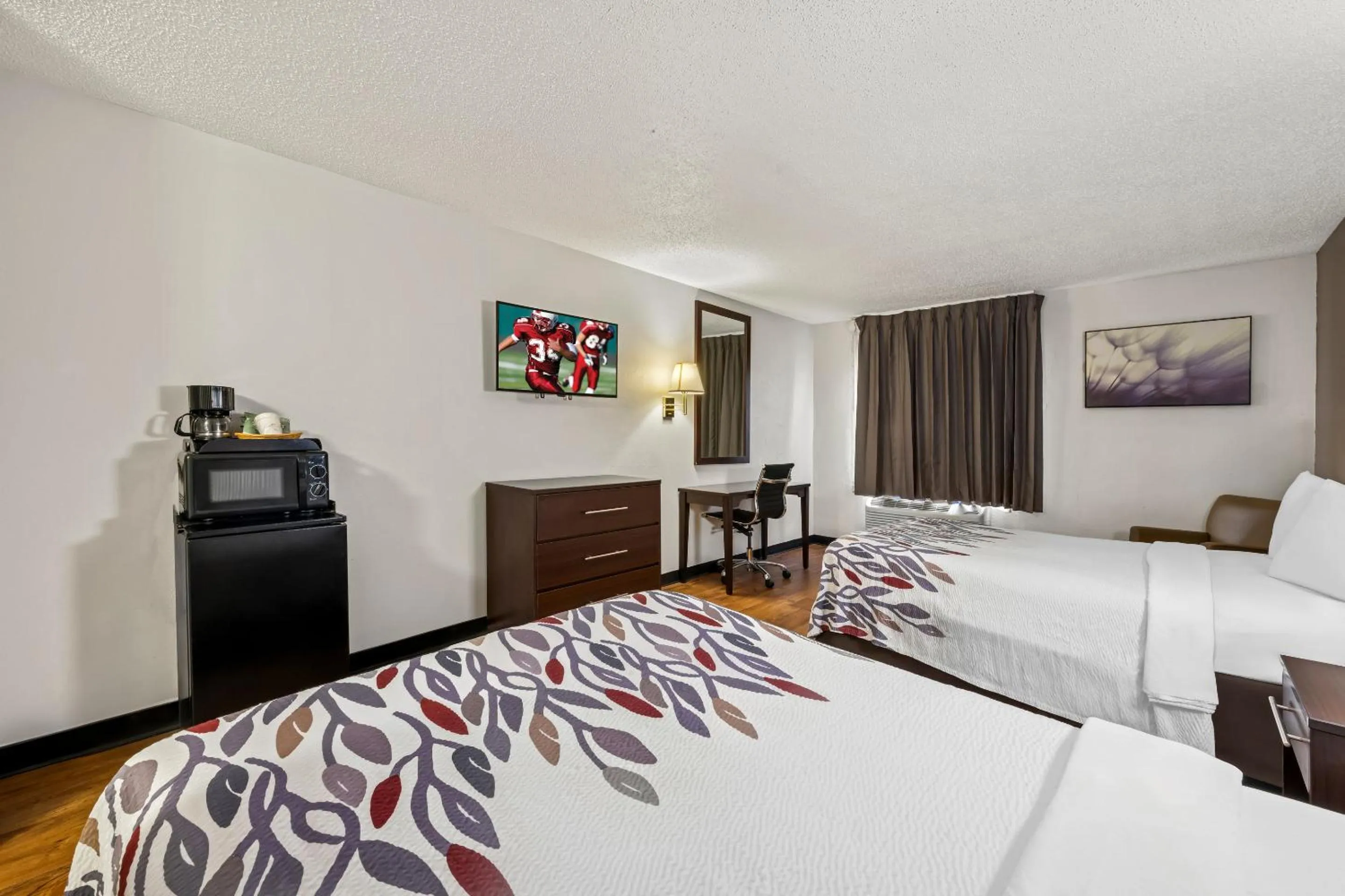 Bedroom, Bed in Red Roof Inn Charlotte - University