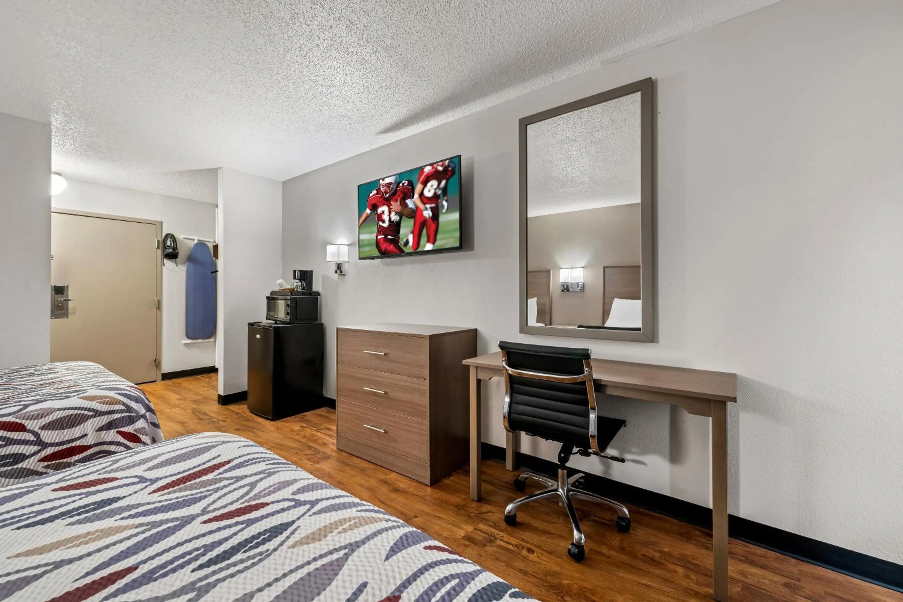 Bedroom, Bed in Red Roof Inn Charlotte - University