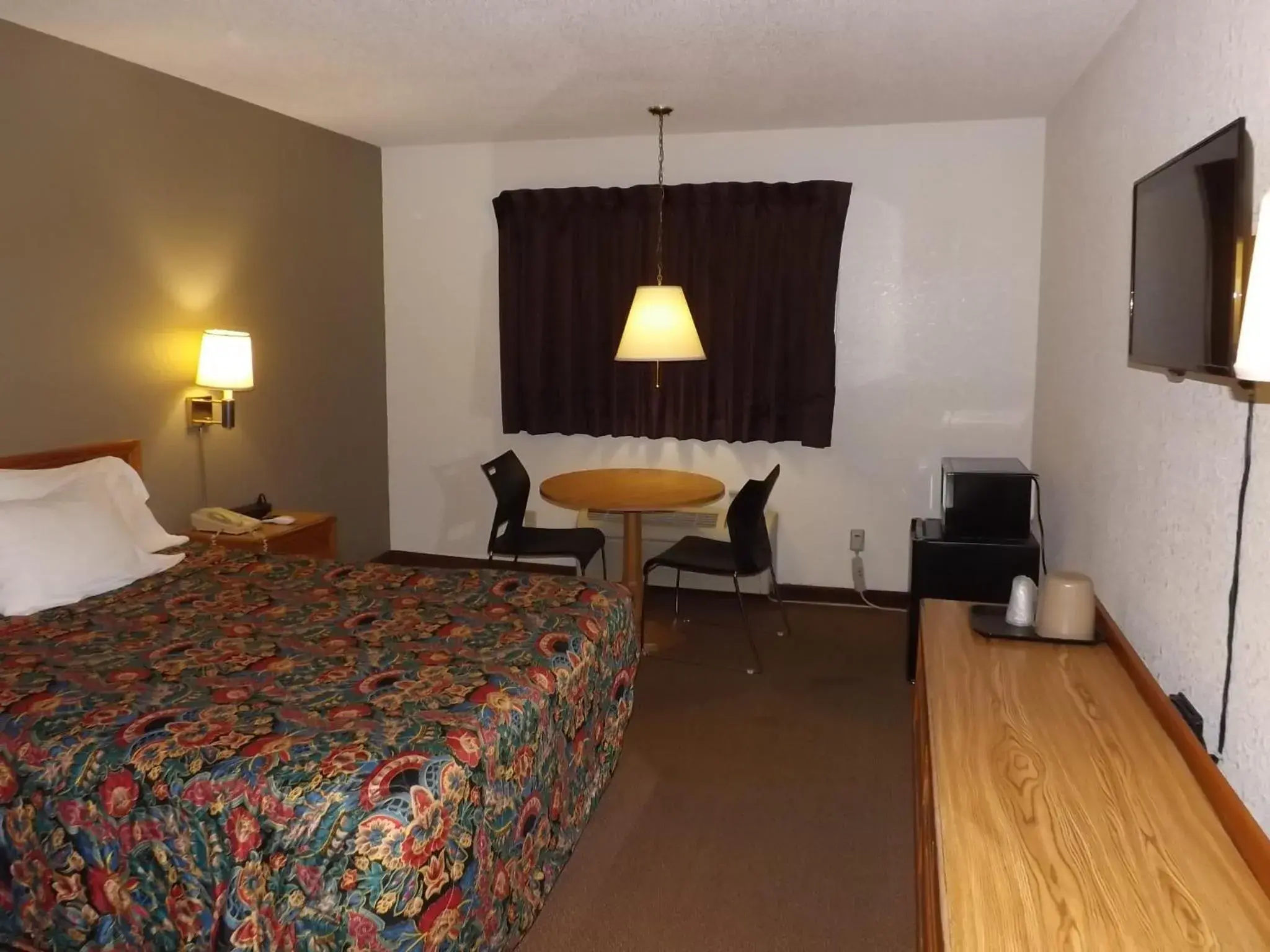 Bedroom in KCI Lodge Bedroom in KCI Lodge