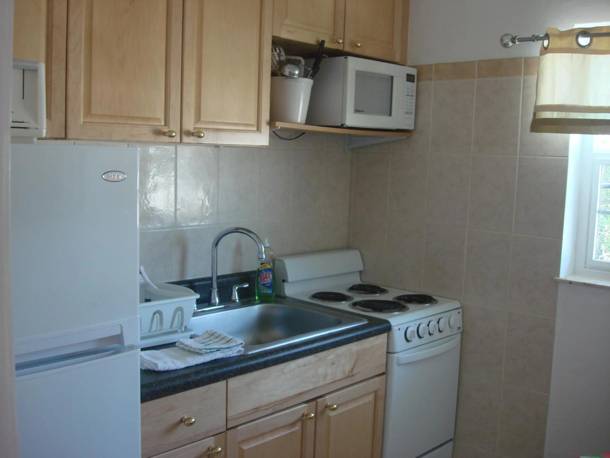 Kitchen or kitchenette in Breakaway Inn Guest House