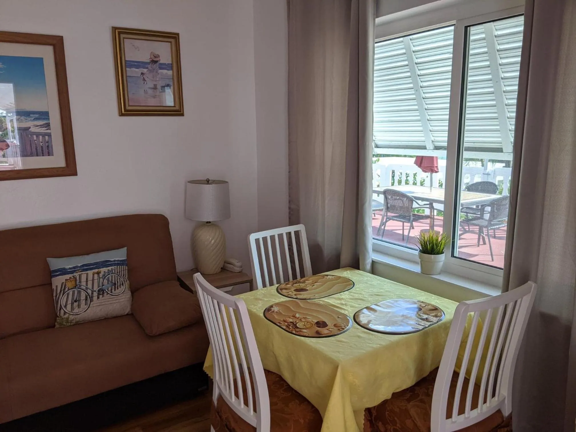 Living room in Breakaway Inn Guest House