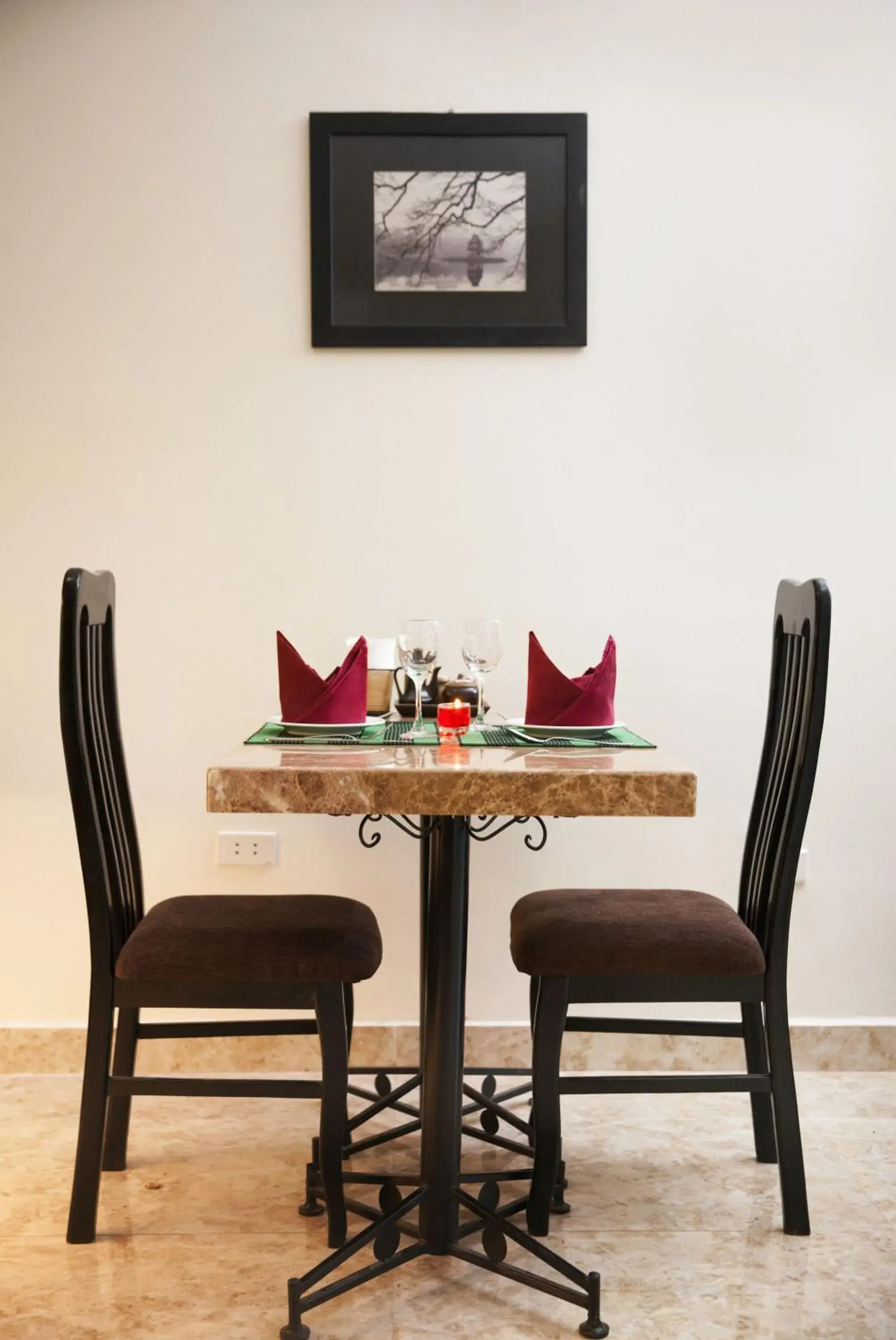 Restaurant/places to eat in Serenity Villa Hotel Restaurant/places to eat in Serenity Villa Hotel