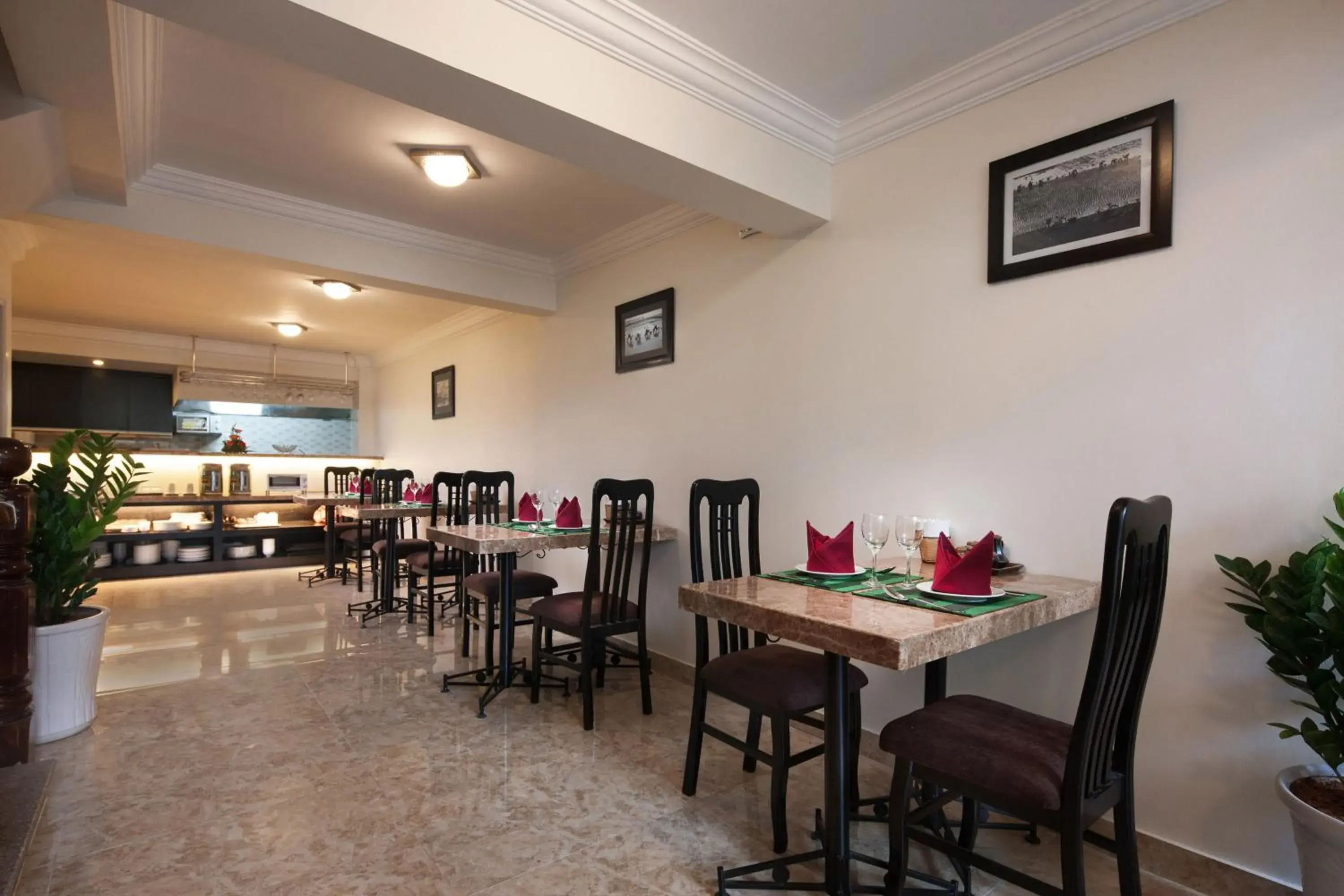 Restaurant/places to eat in Serenity Villa Hotel Restaurant/places to eat in Serenity Villa Hotel