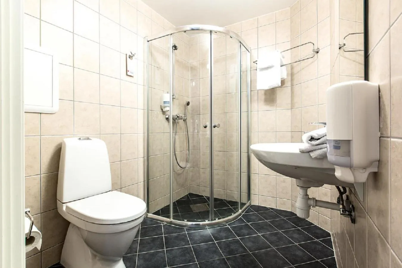 Bathroom in Chesterfield Hotel