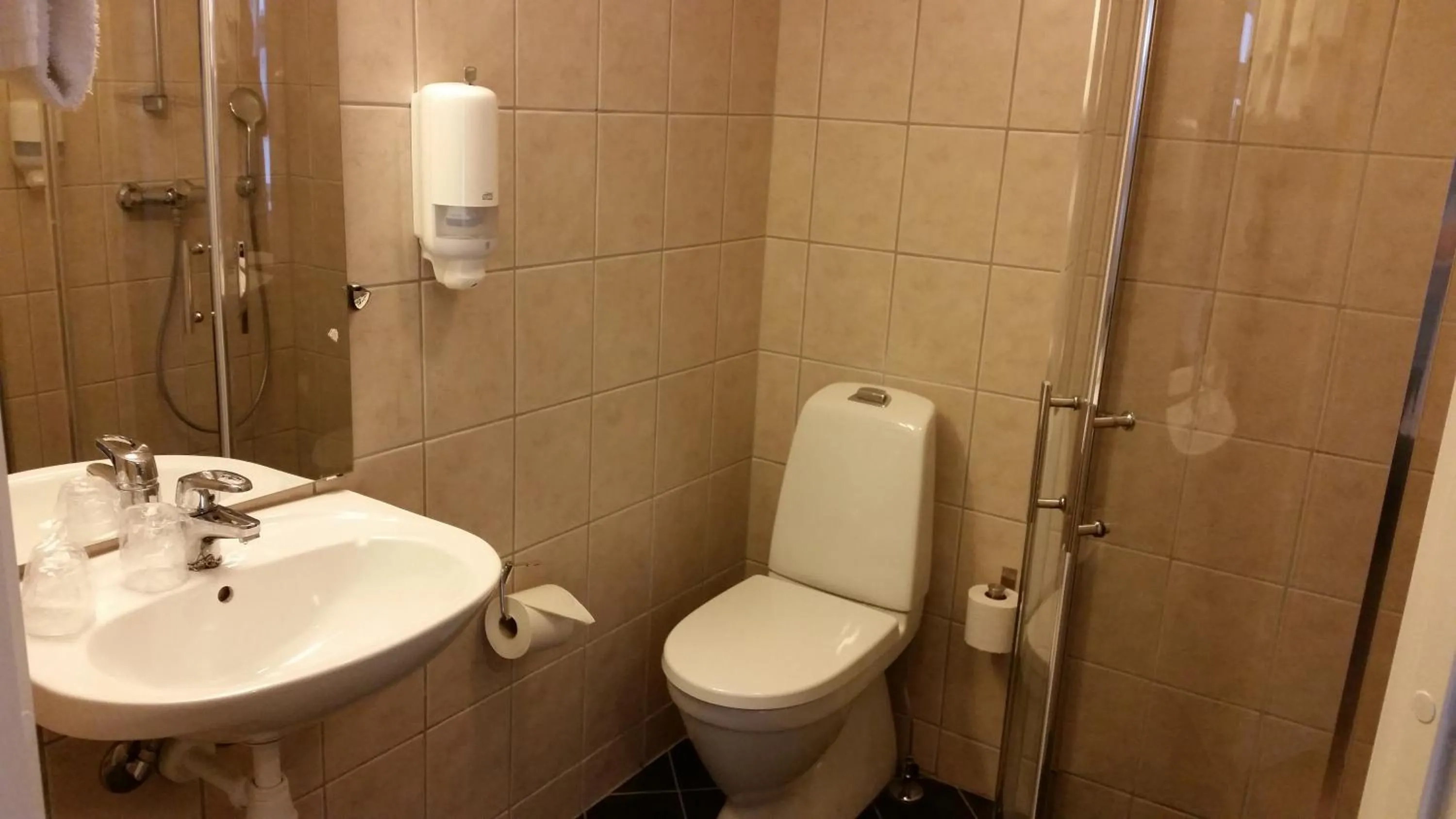 Bathroom in Chesterfield Hotel