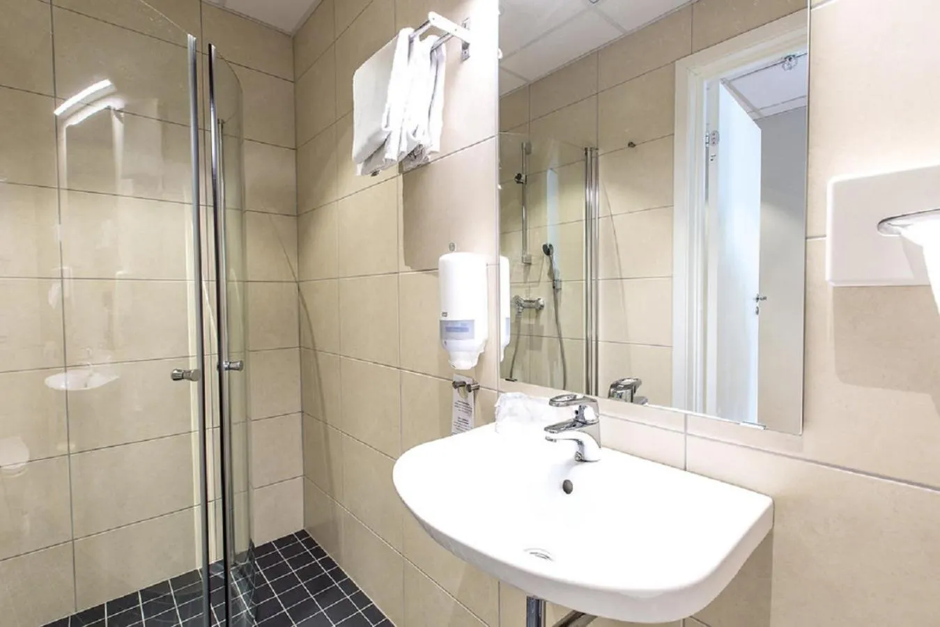 Bathroom in Chesterfield Hotel