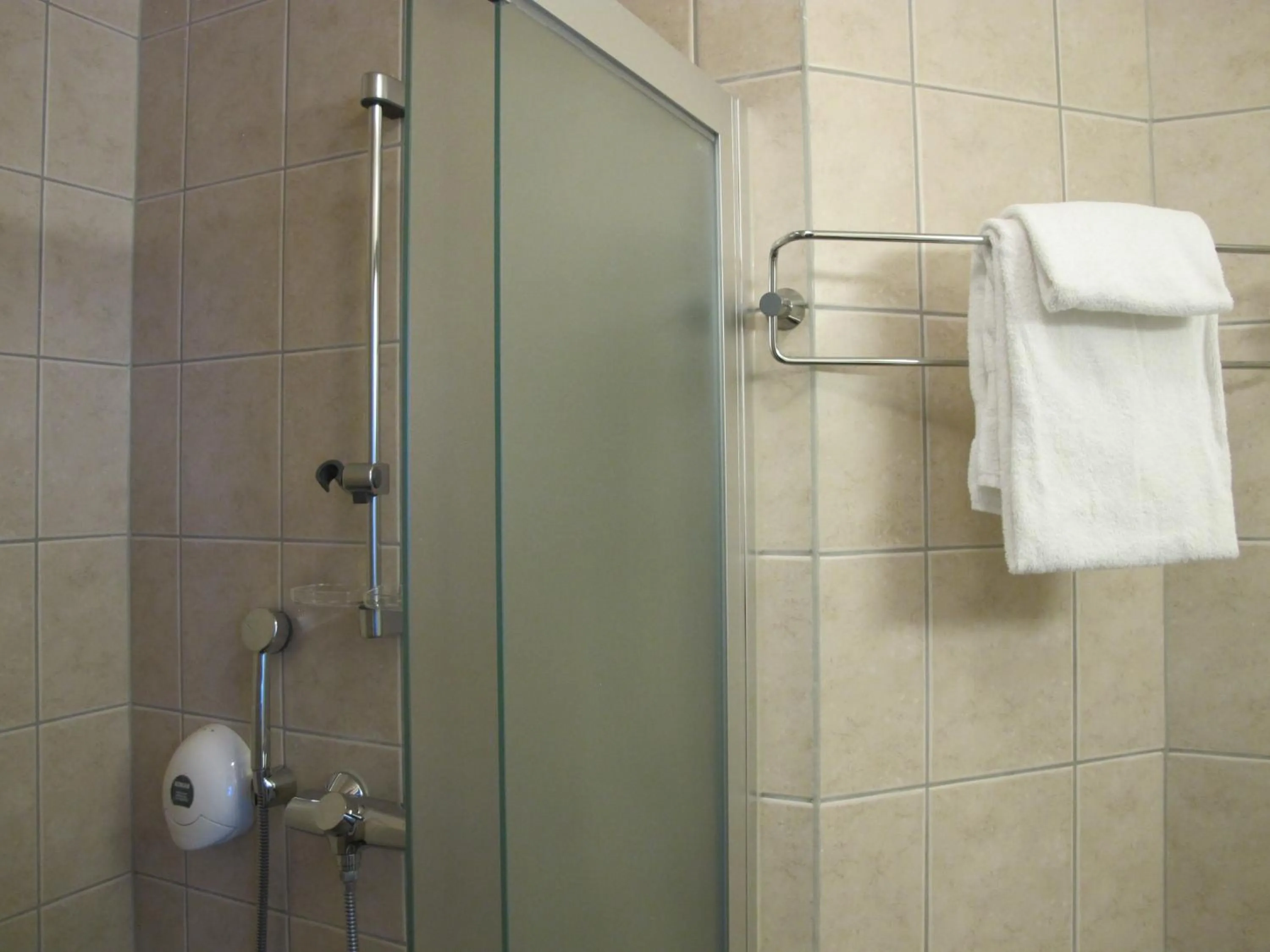 Shower in Chesterfield Hotel