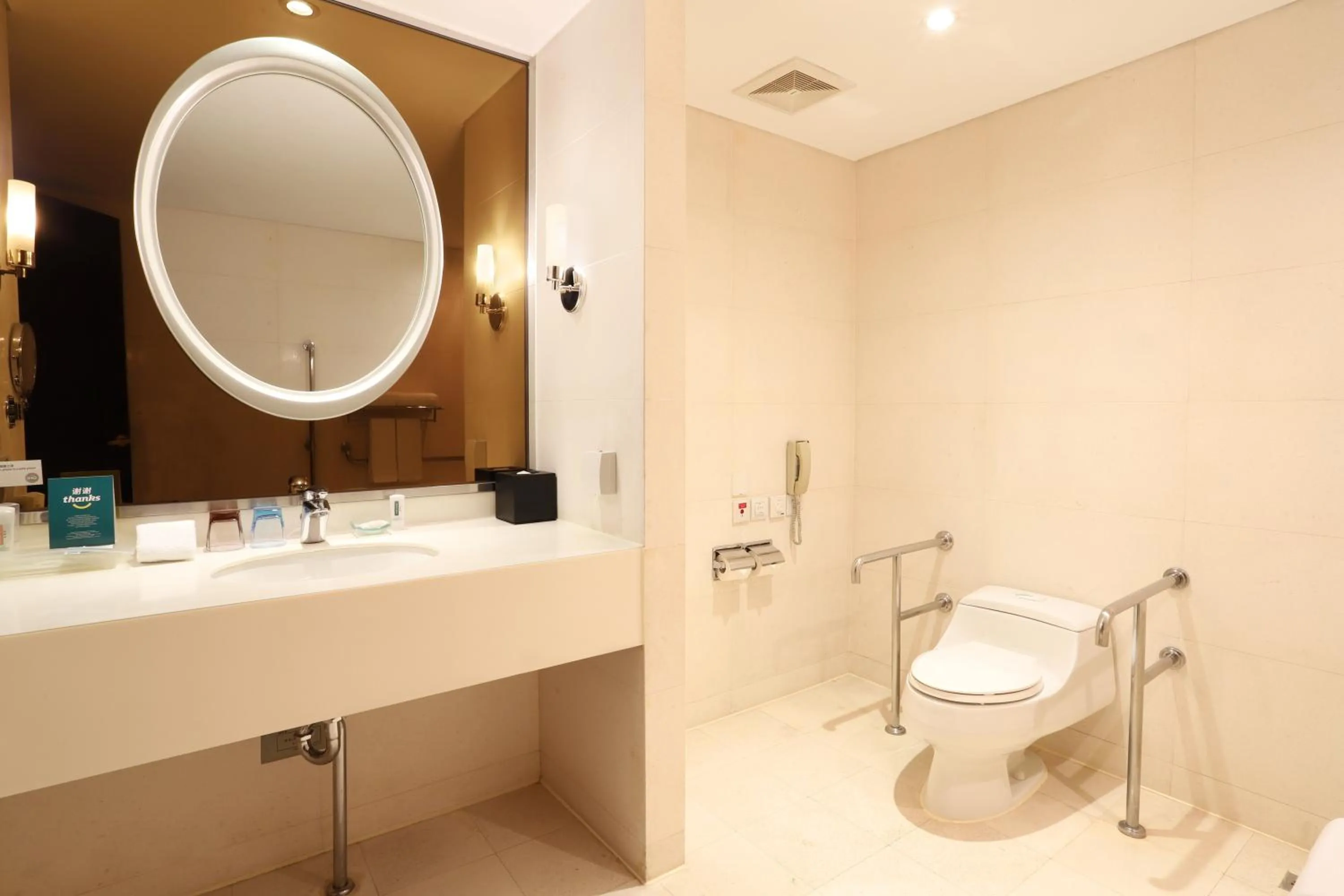 Photo of the whole room in Holiday Inn Shanghai Pudong Nanpu by IHG