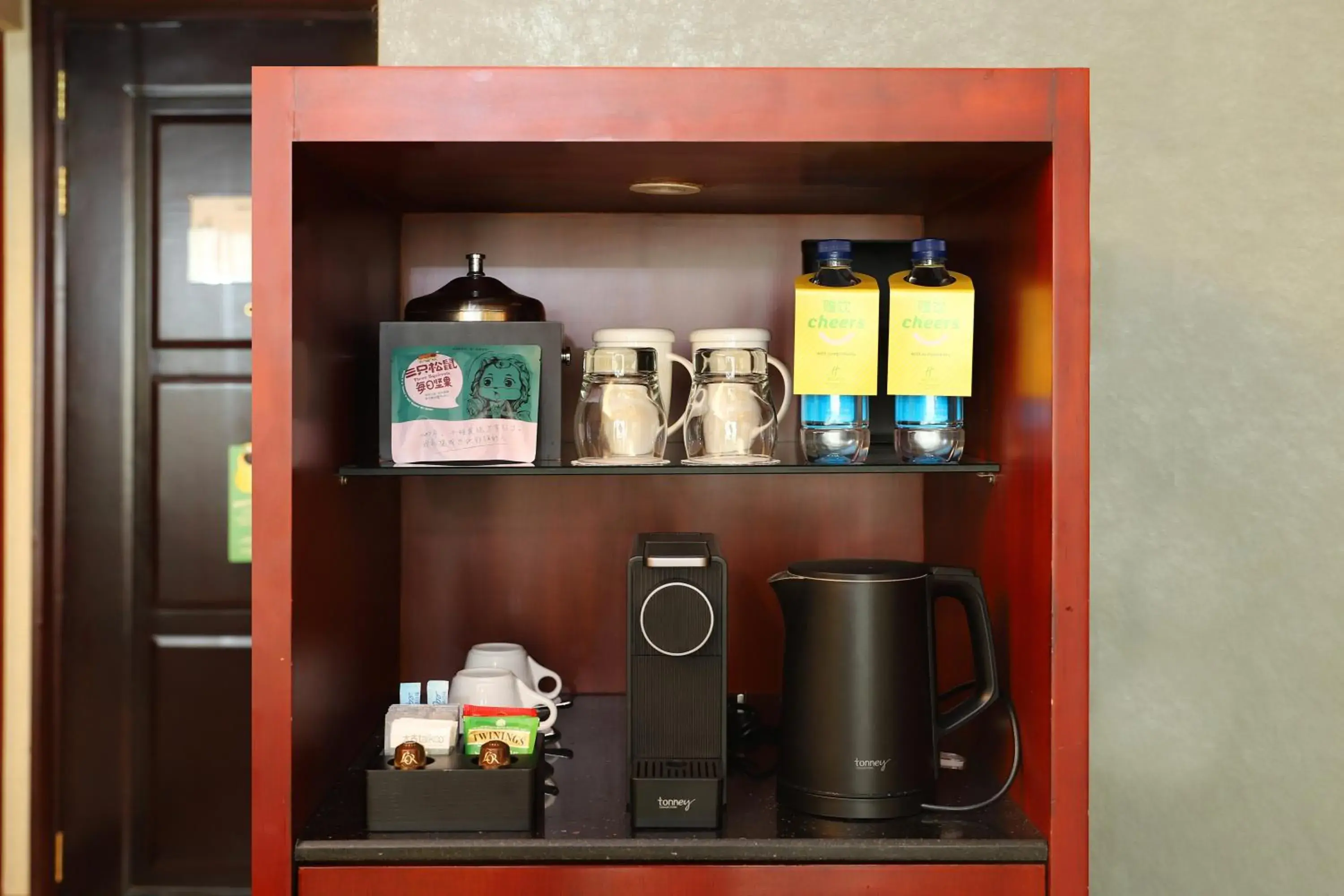 Photo of the whole room in Holiday Inn Shanghai Pudong Nanpu by IHG Photo of the whole room in Holiday Inn Shanghai Pudong Nanpu by IHG