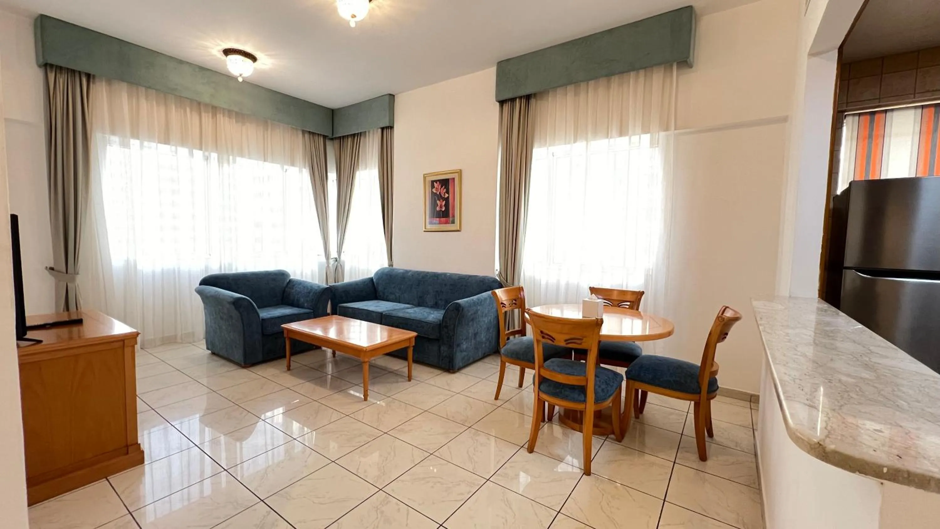 Living room in Uptown Hotel Apartments Abu Dhabi by Gewan