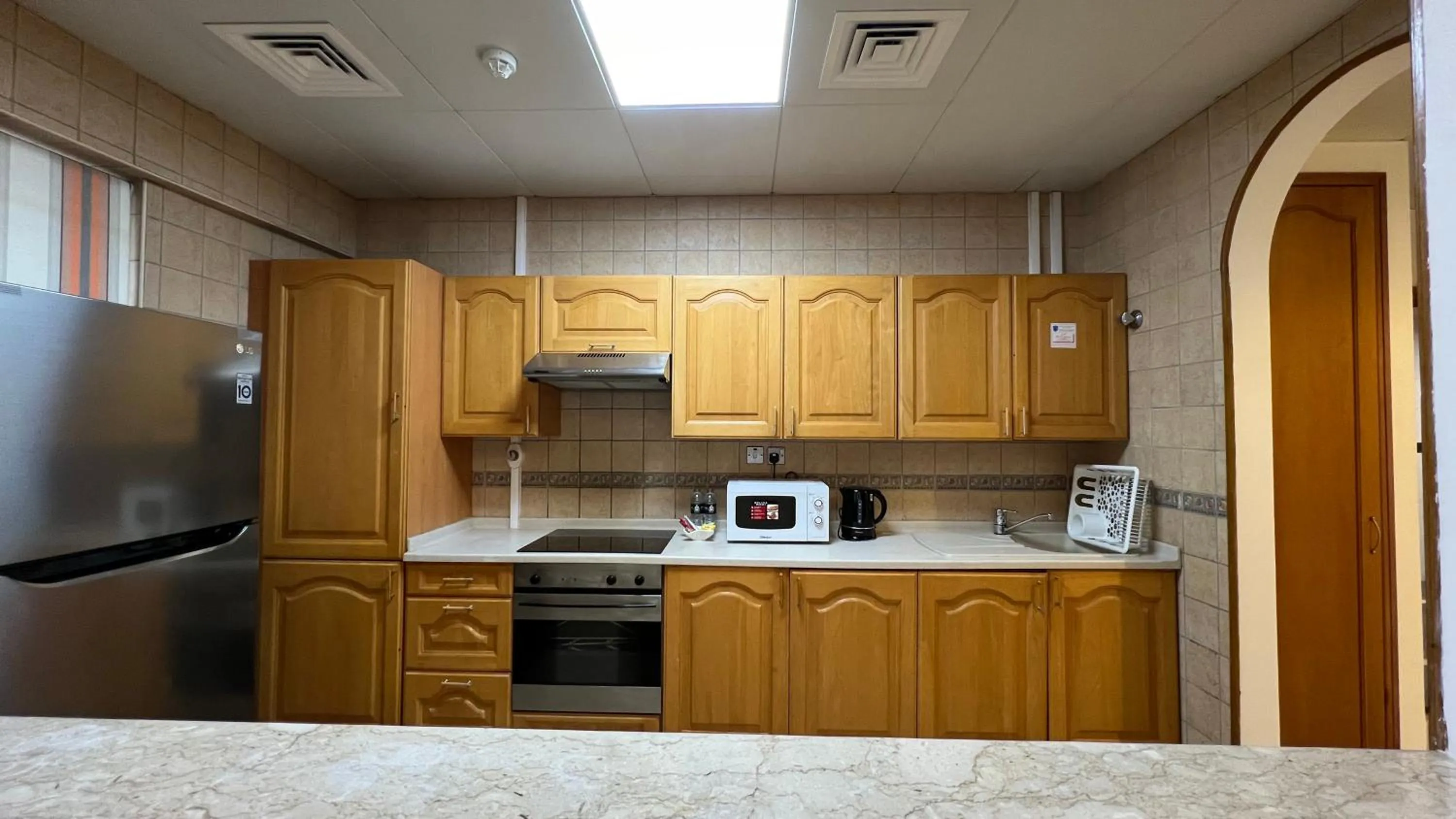 Kitchen or kitchenette in Uptown Hotel Apartments Abu Dhabi by Gewan
