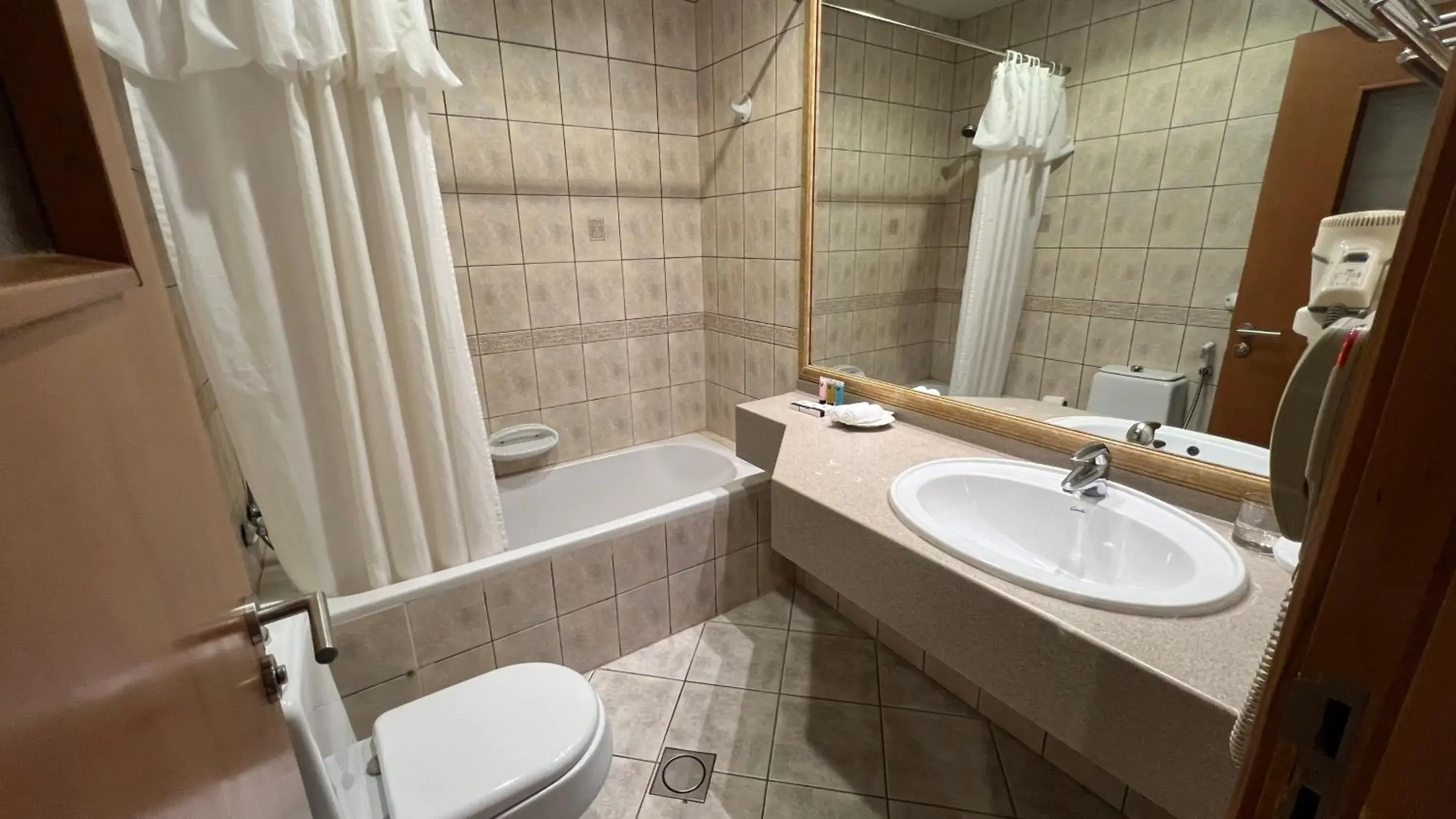 Toilet in Uptown Hotel Apartments Abu Dhabi by Gewan Toilet in Uptown Hotel Apartments Abu Dhabi by Gewan