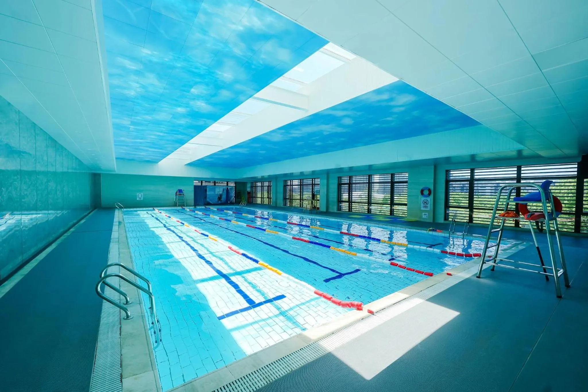 Swimming pool in Crowne Plaza Shanghai Jinxiu by IHG