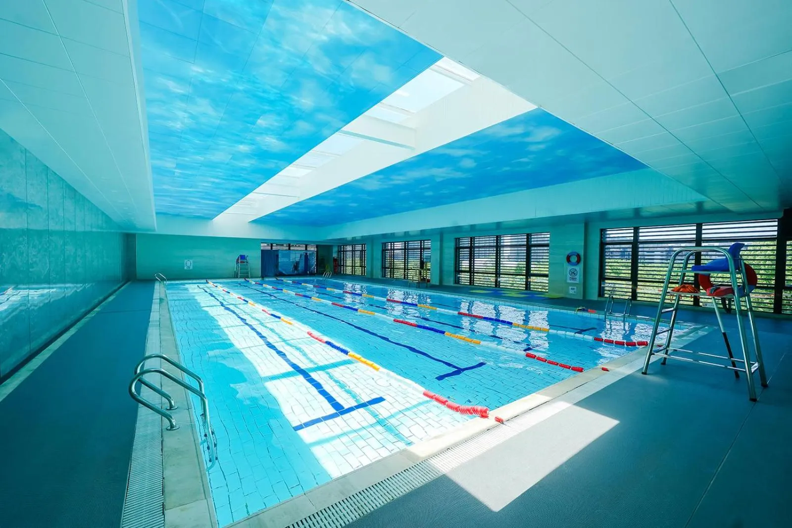 Swimming pool in Crowne Plaza Shanghai Jinxiu by IHG