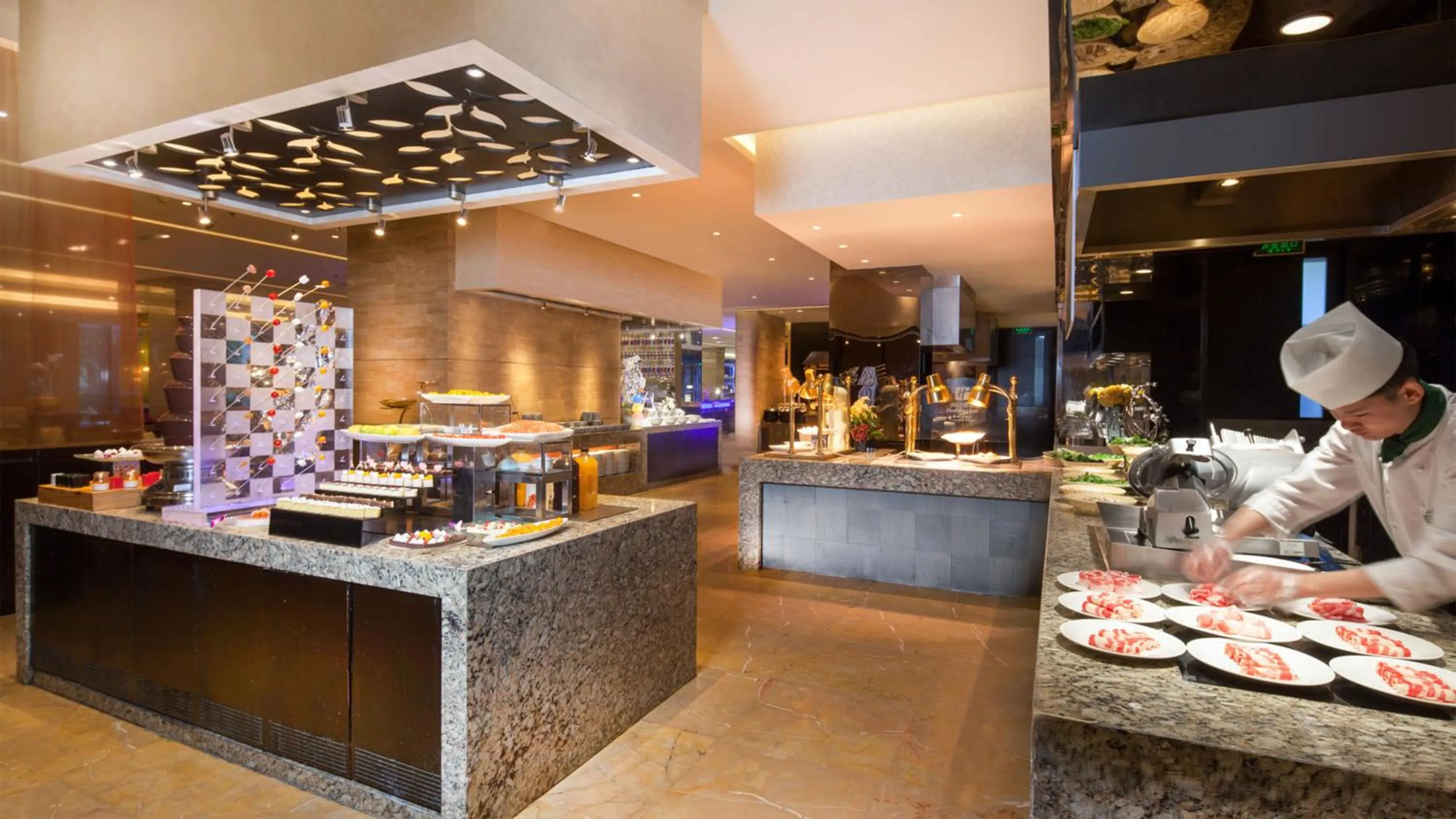 Restaurant/places to eat in Crowne Plaza Shanghai Jinxiu by IHG