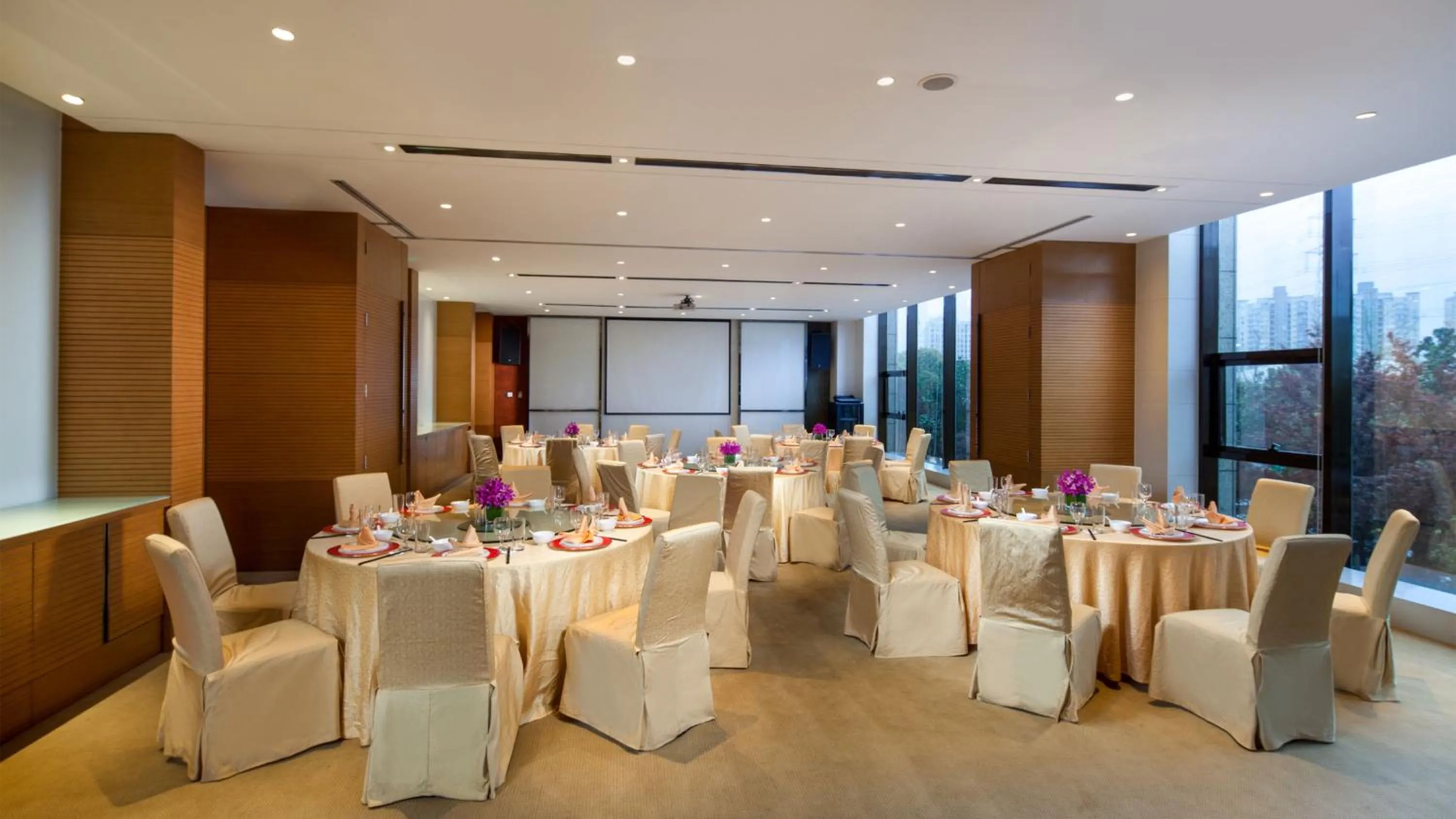 Meeting/conference room in Crowne Plaza Shanghai Jinxiu by IHG