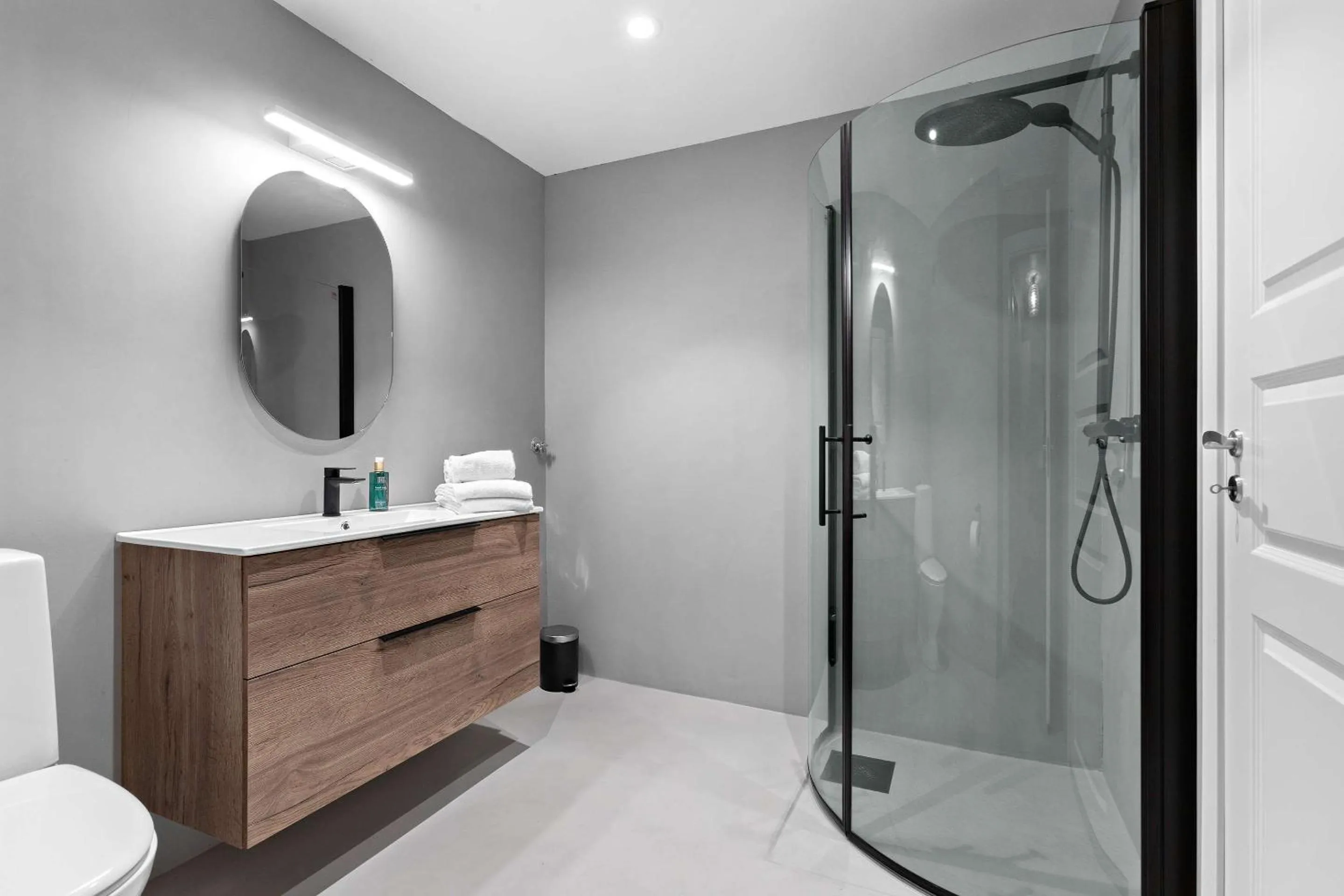 Bathroom in Ole Bull, Best Western Signature Collection