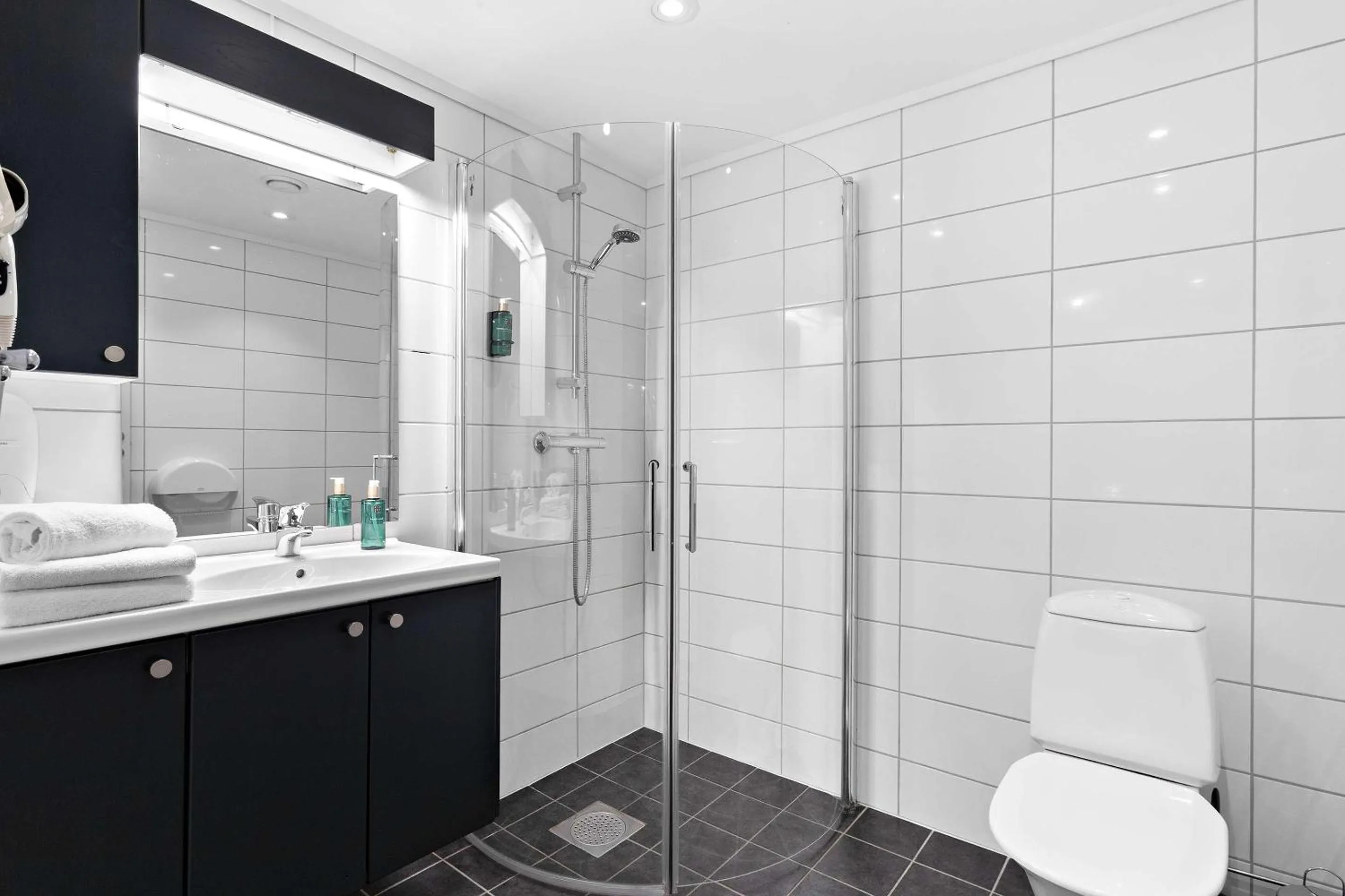 Bathroom in Ole Bull, Best Western Signature Collection