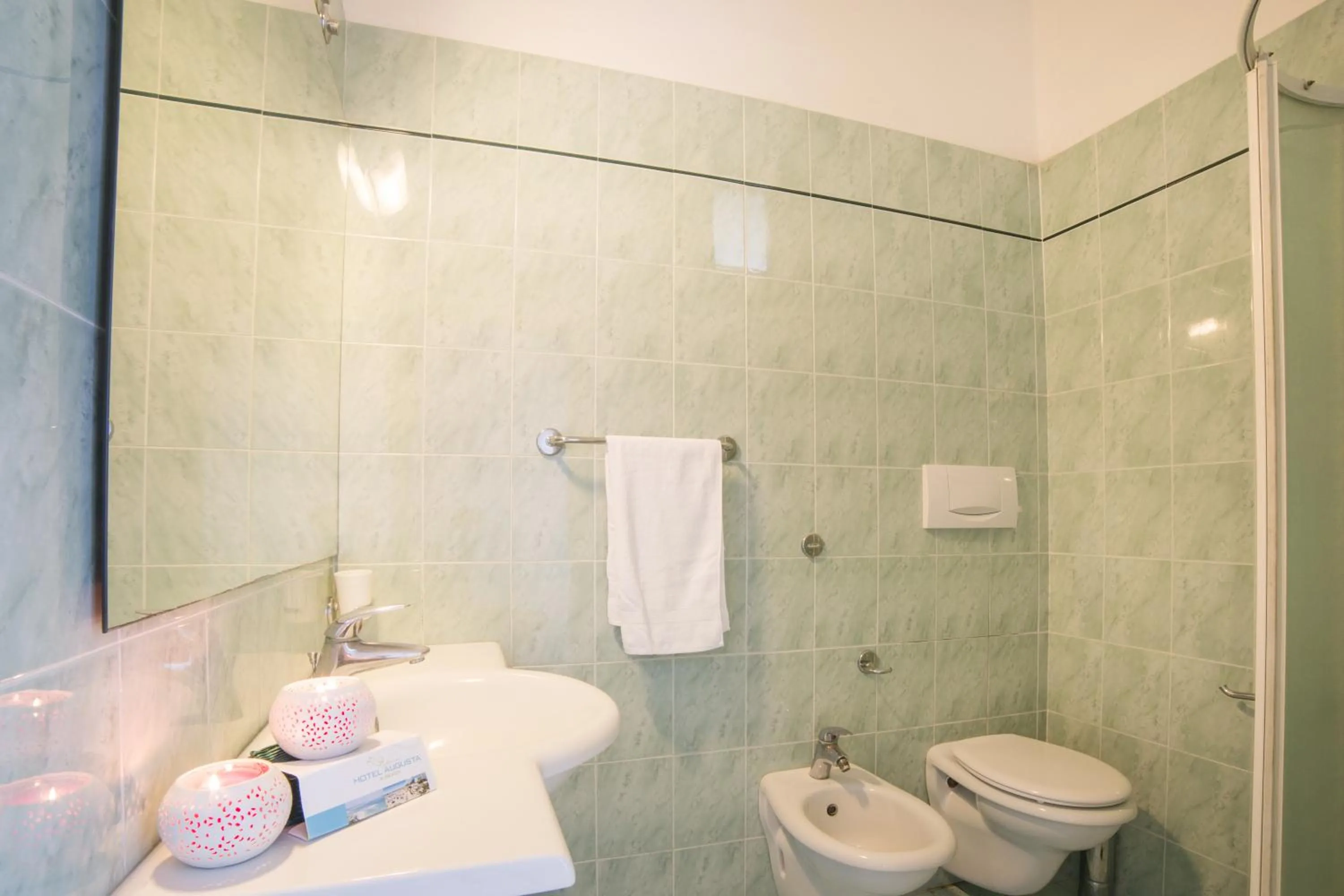 Shower in Hotel Augusta