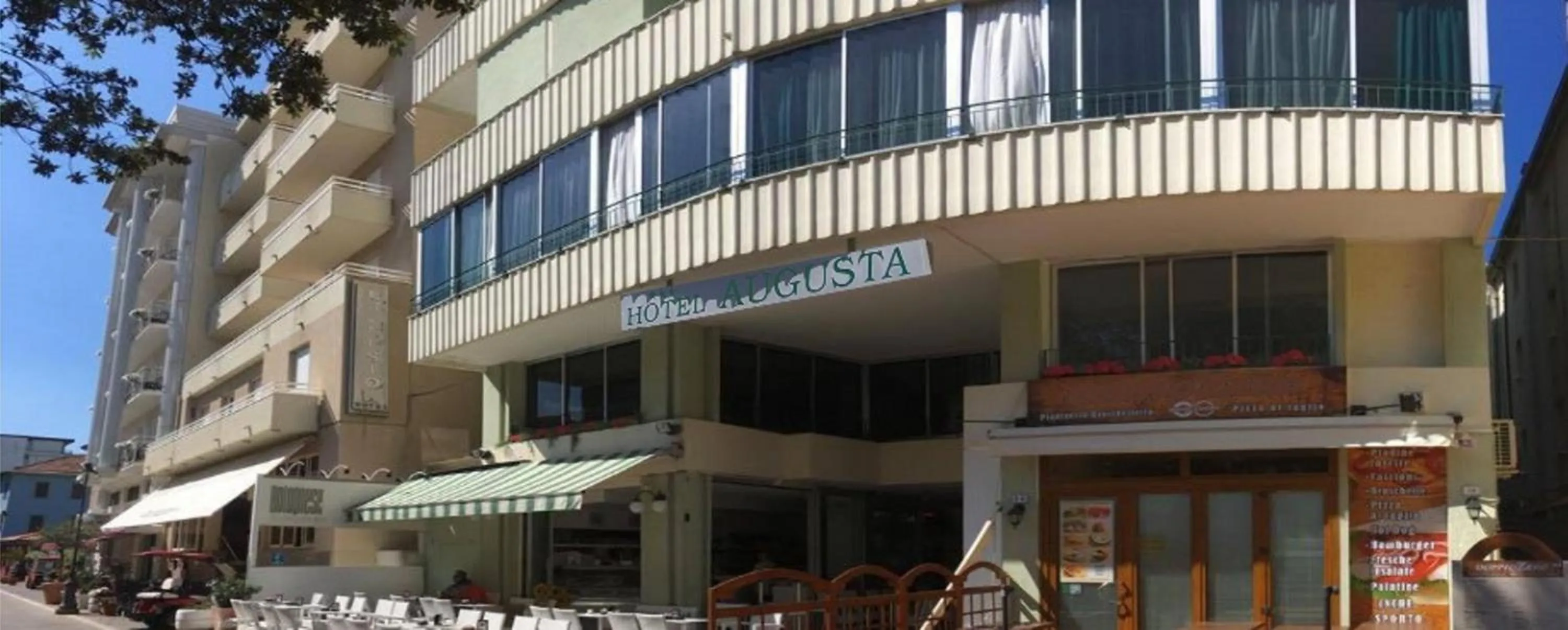 Facade/entrance in Hotel Augusta