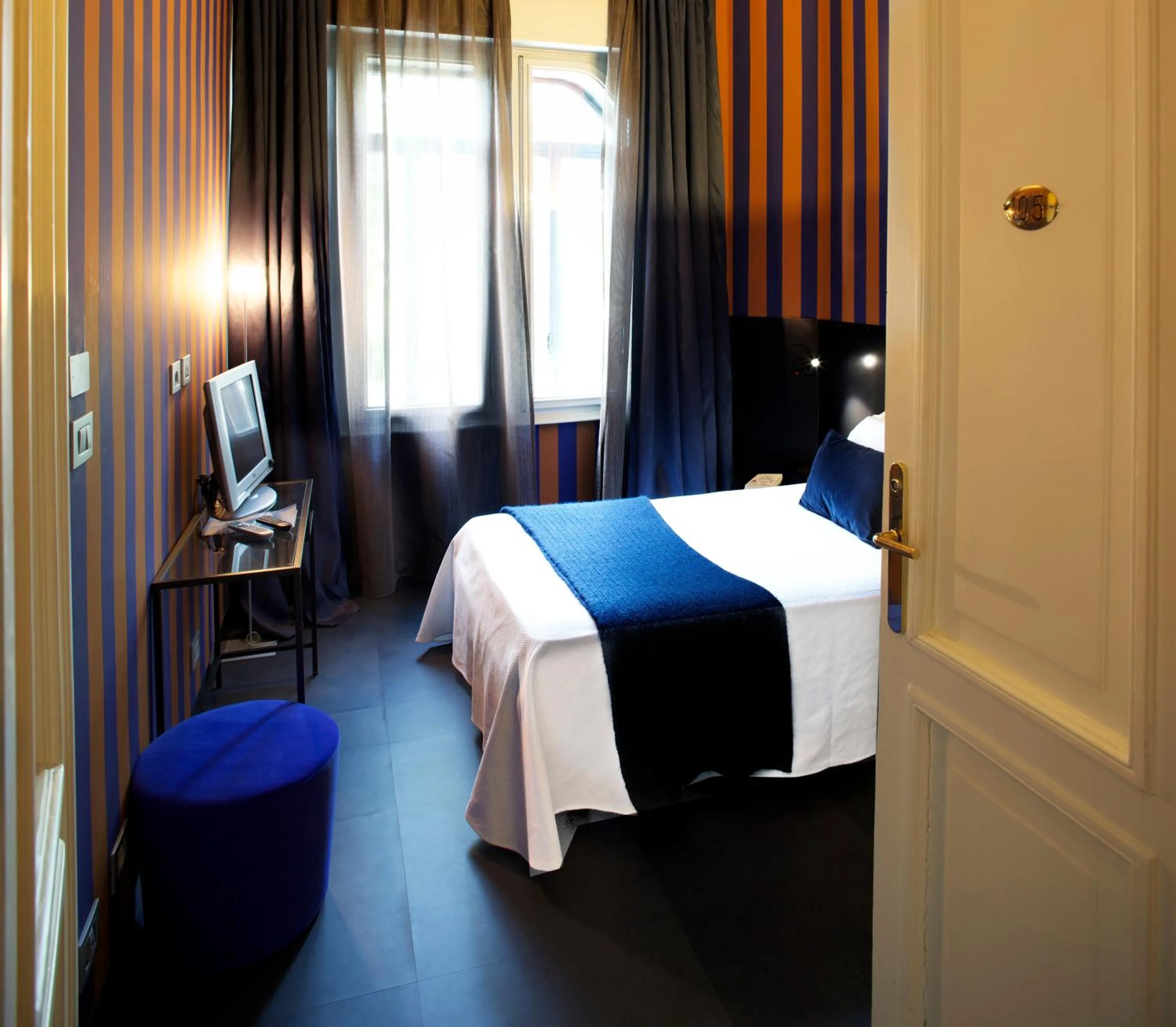 Decorative detail, Bed in Hotel Clocchiatti Next