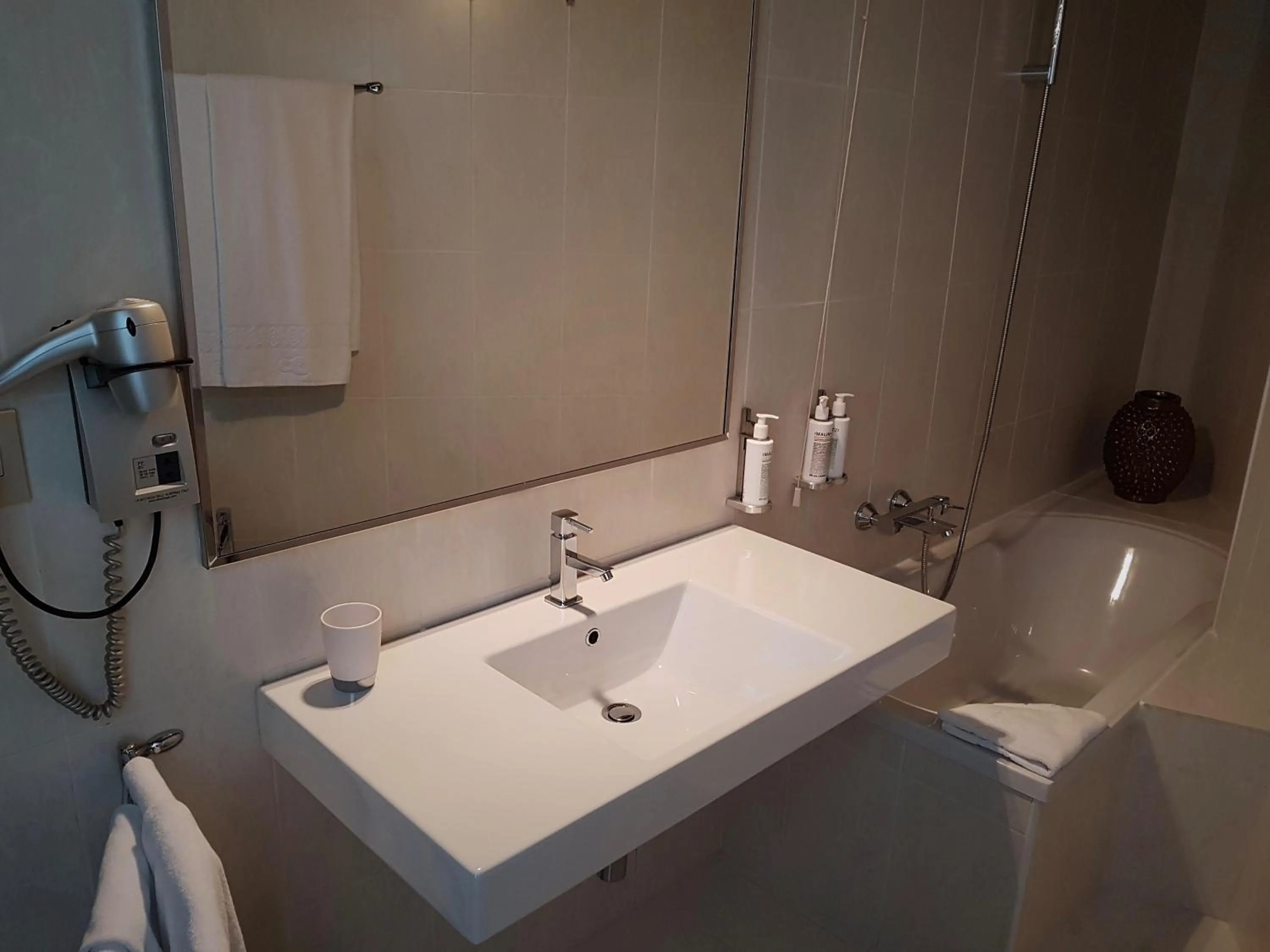 Bathroom in Hotel Clocchiatti Next