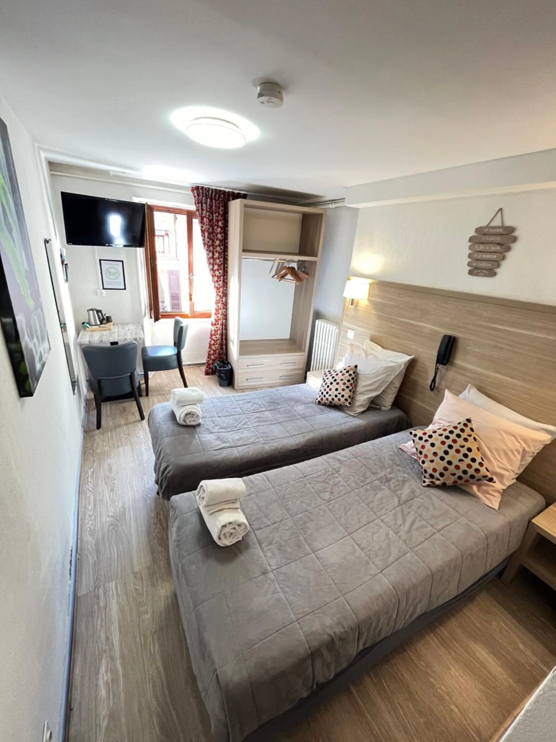 Bed in Hôtel Du Cheval Blanc Barcelonnette