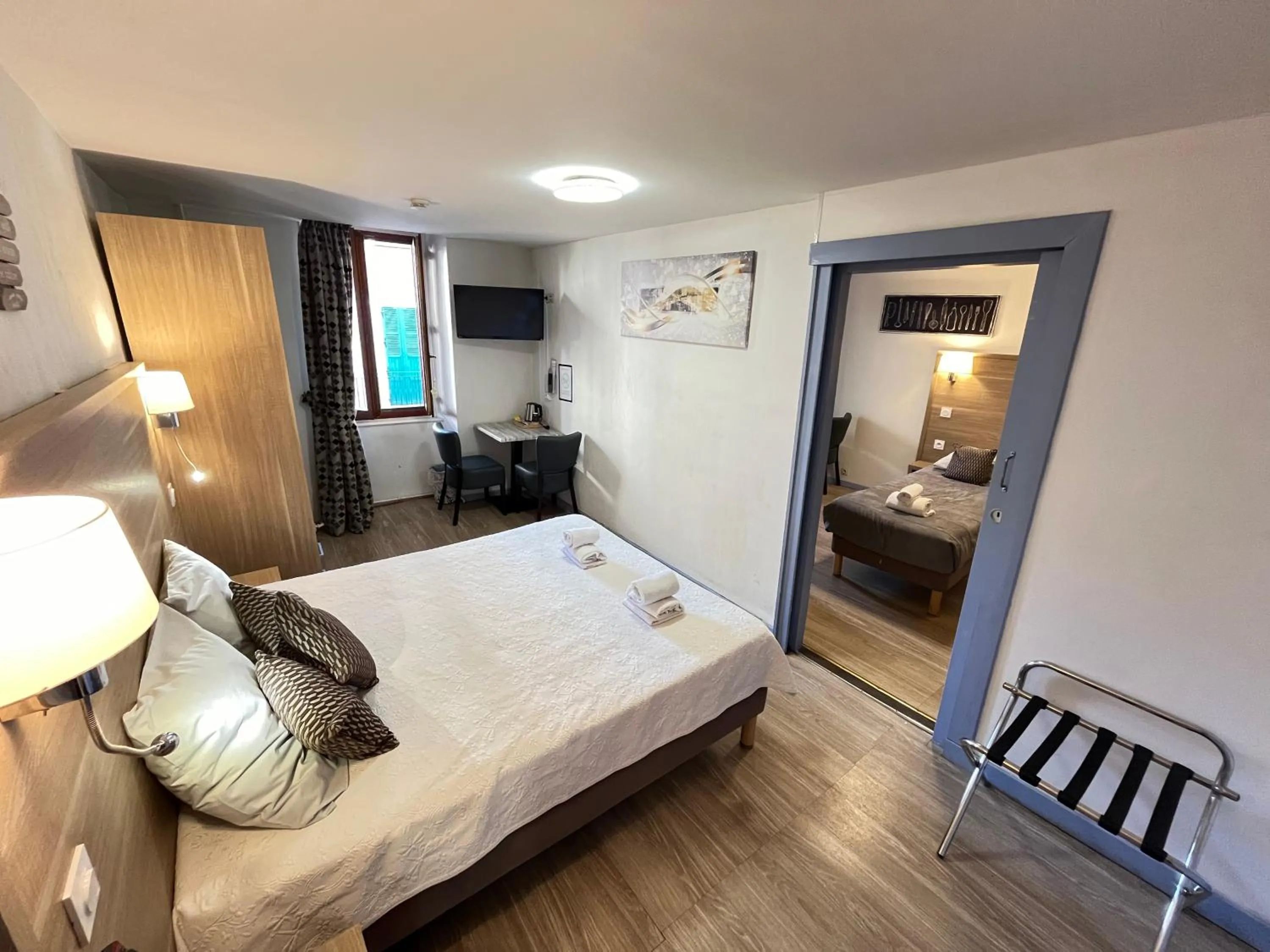 Bed in Hôtel Du Cheval Blanc Barcelonnette