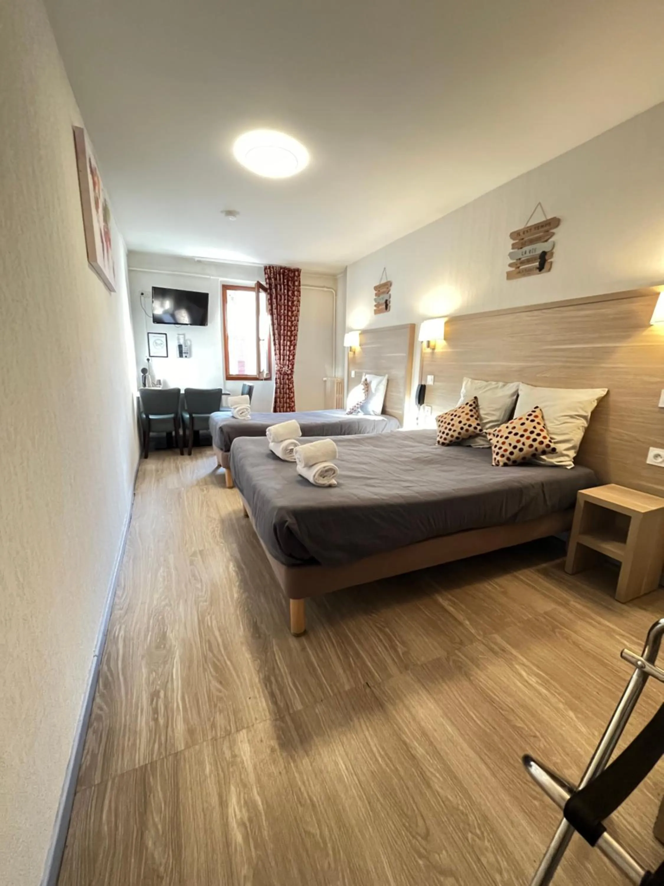 Bed in Hôtel Du Cheval Blanc Barcelonnette