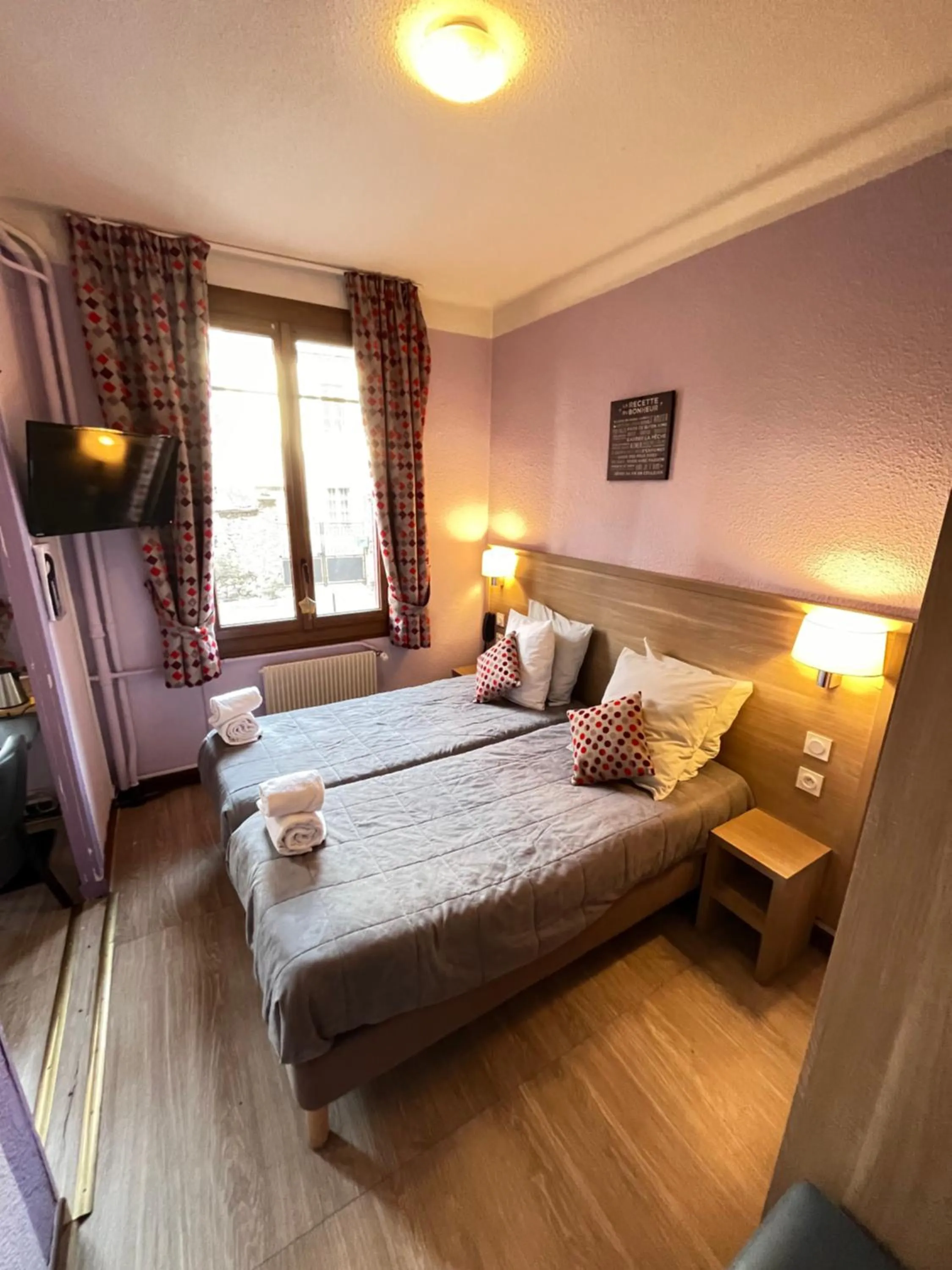 Bed in Hôtel Du Cheval Blanc Barcelonnette