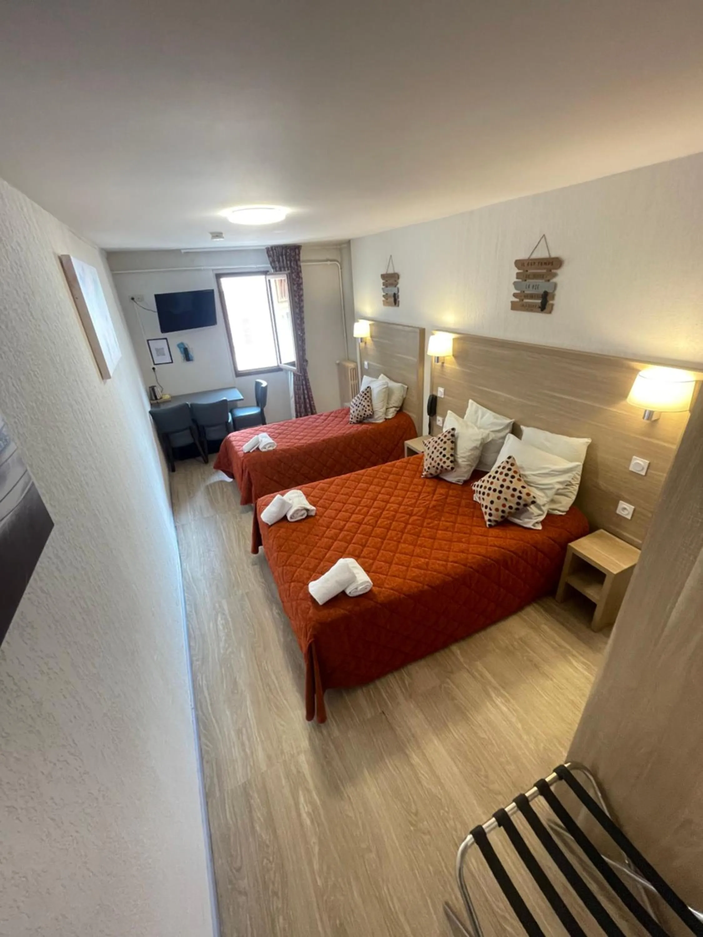 Bed in Hôtel Du Cheval Blanc Barcelonnette