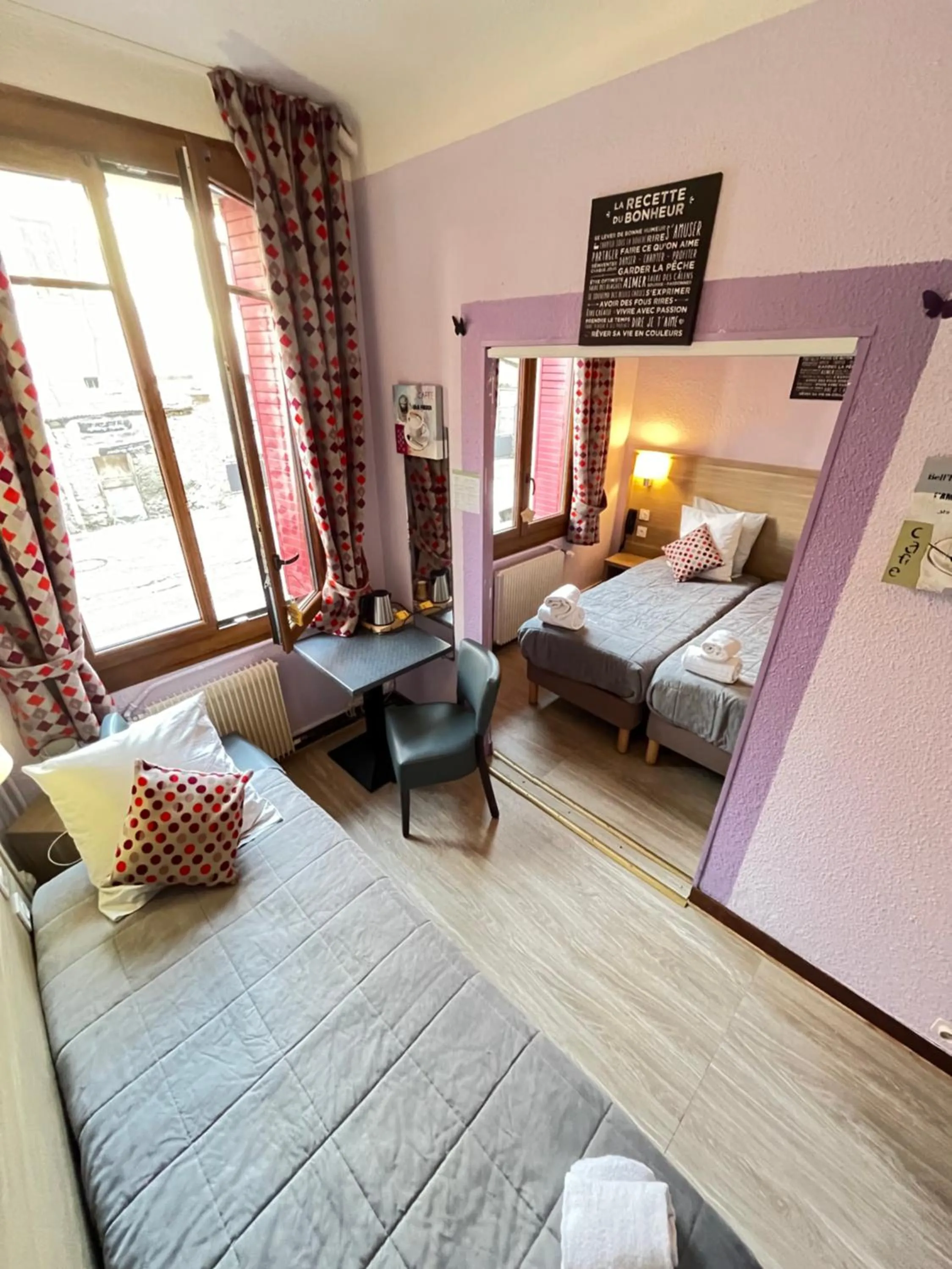 Bed in Hôtel Du Cheval Blanc Barcelonnette