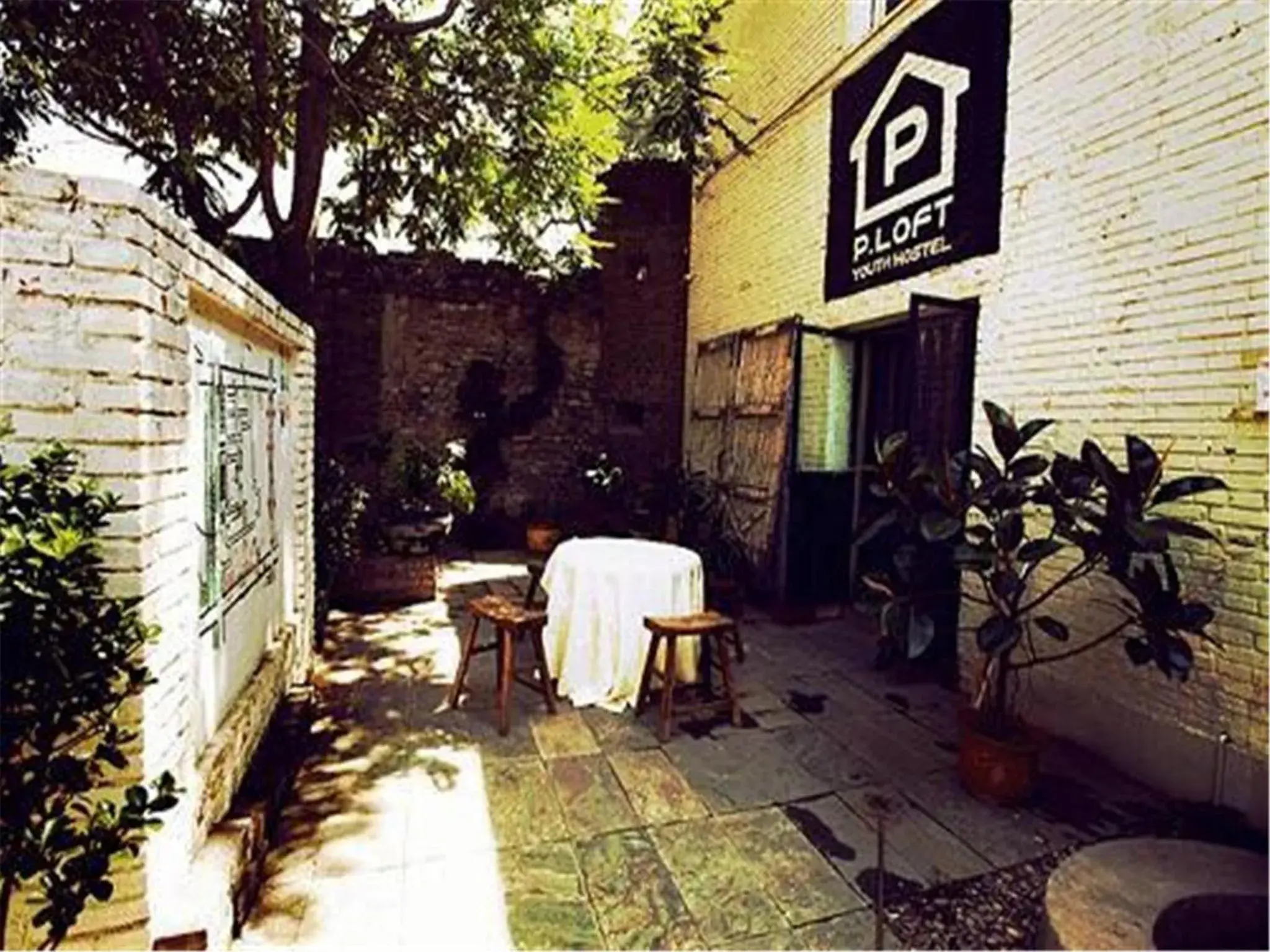 Facade/entrance in P.Loft Youth Hostel Facade/entrance in P.Loft Youth Hostel