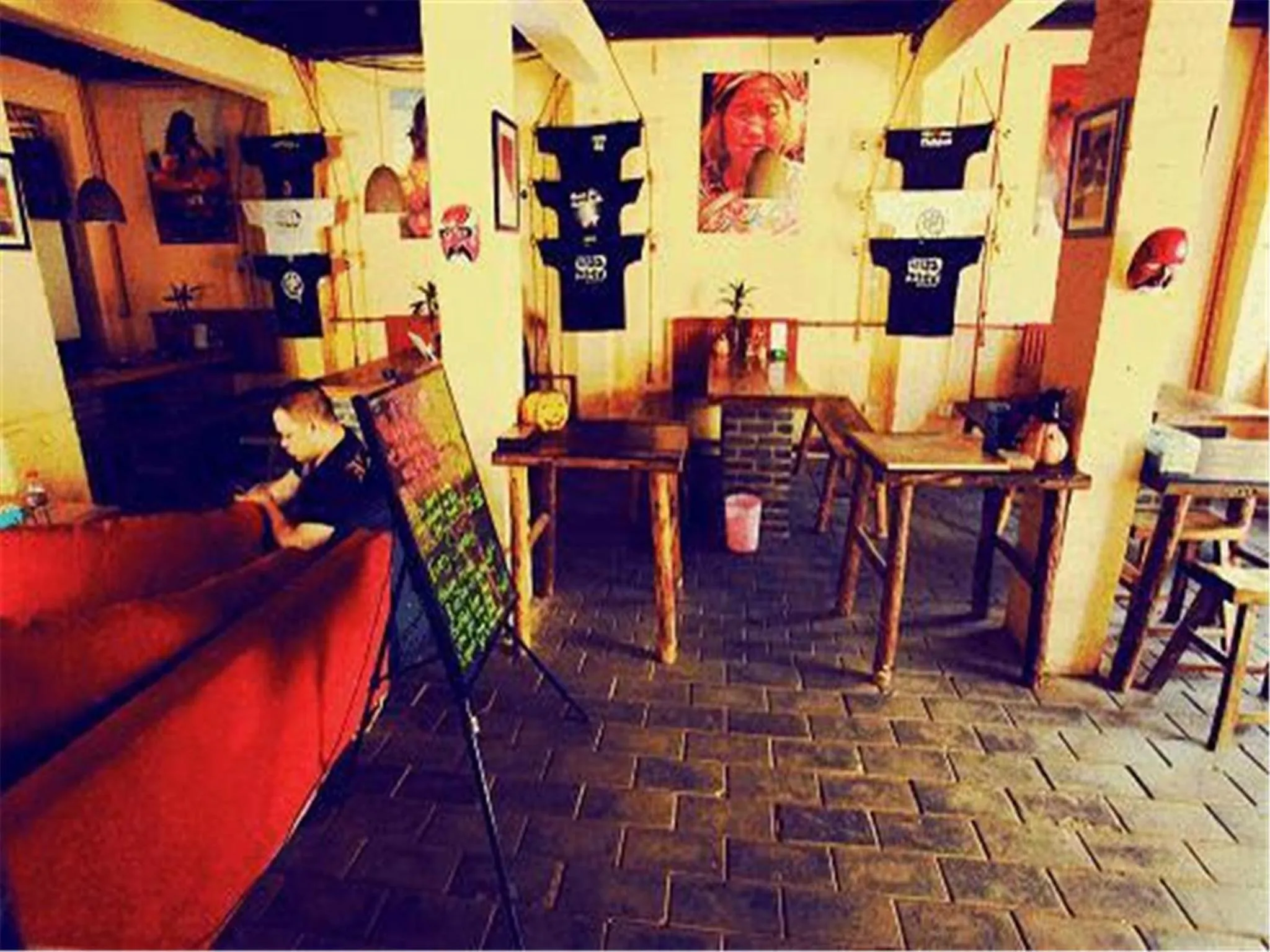 Restaurant/places to eat in P.Loft Youth Hostel