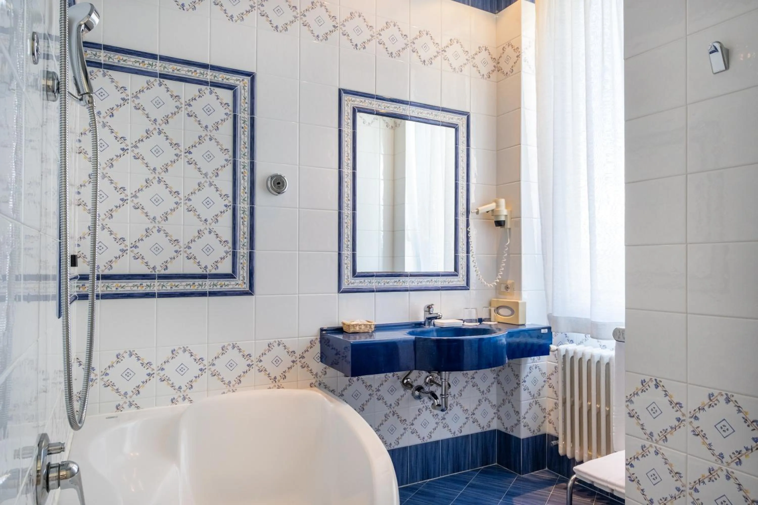 Bathroom in Hotel Astoria