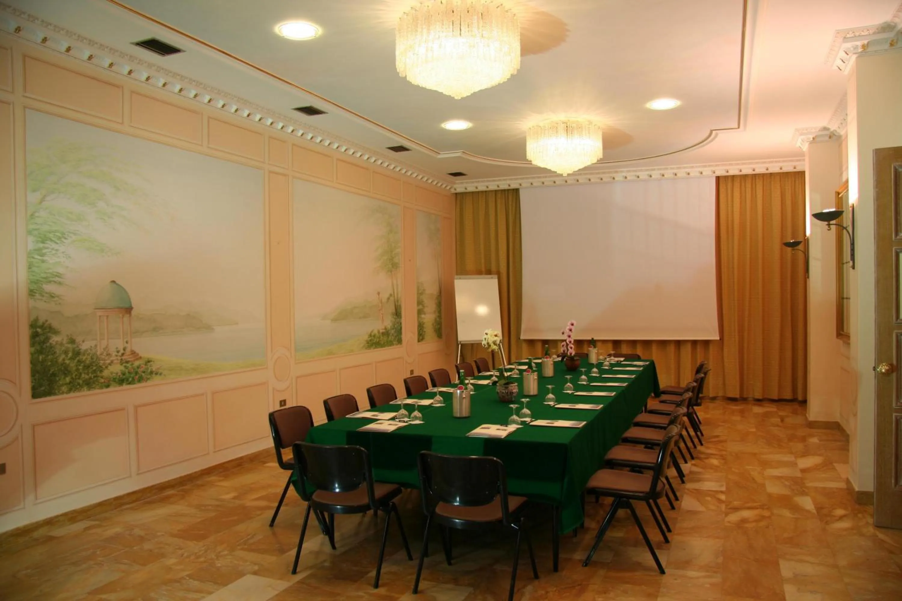 Business facilities in Hotel Astoria