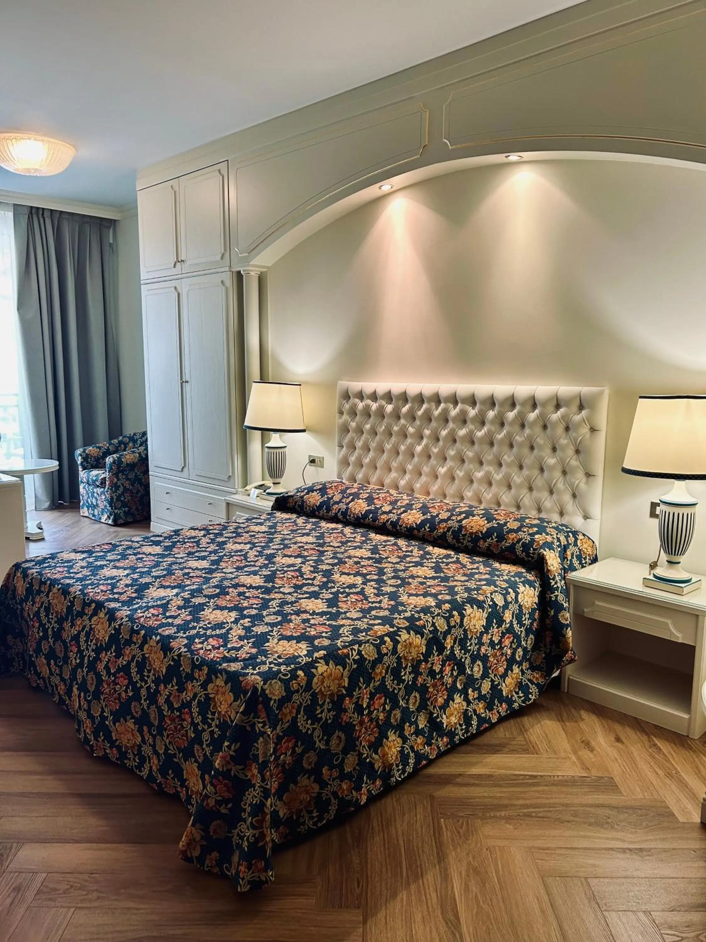 Bedroom, Bed in Hotel Astoria