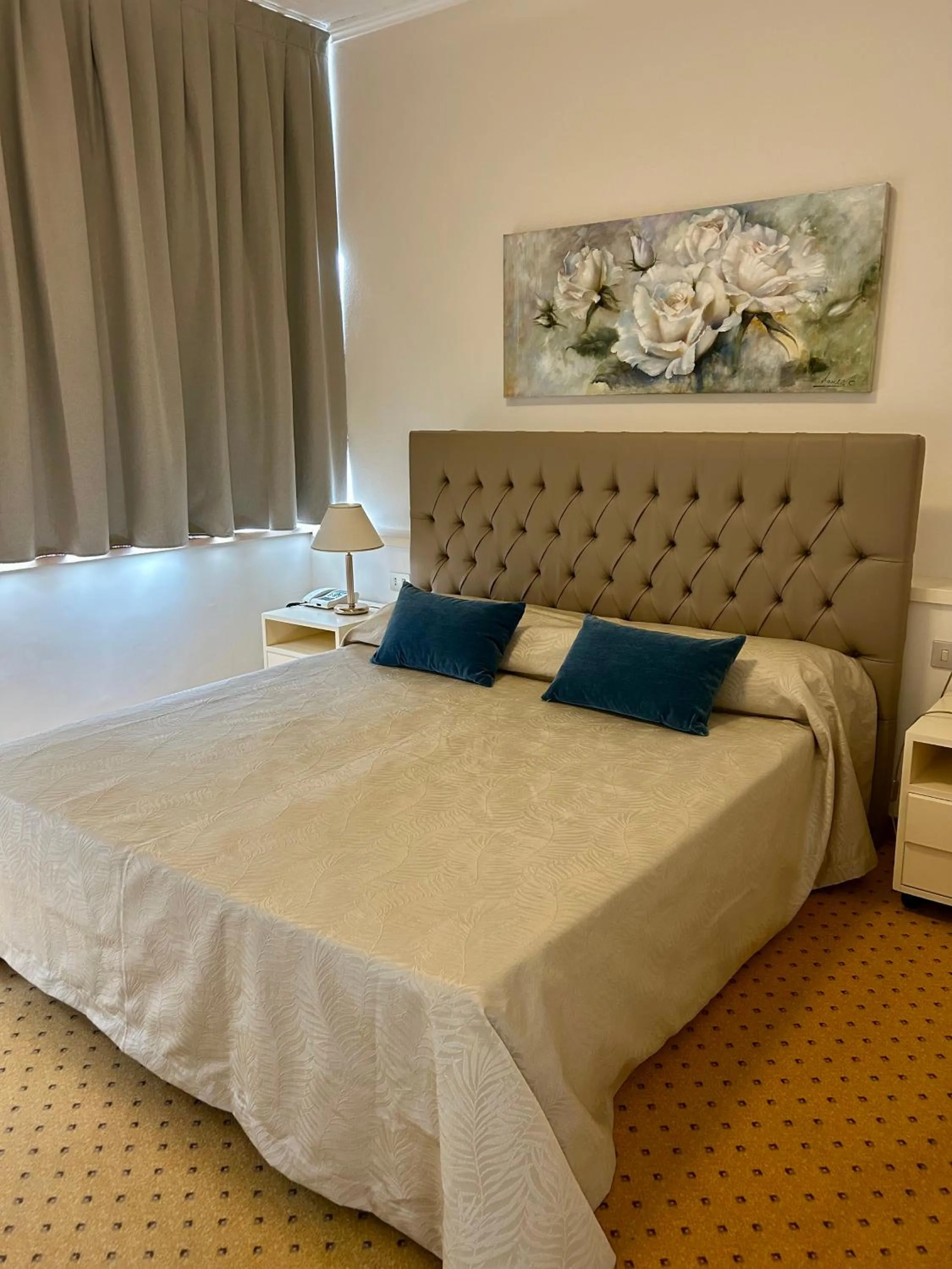 Bedroom, Bed in Hotel Astoria