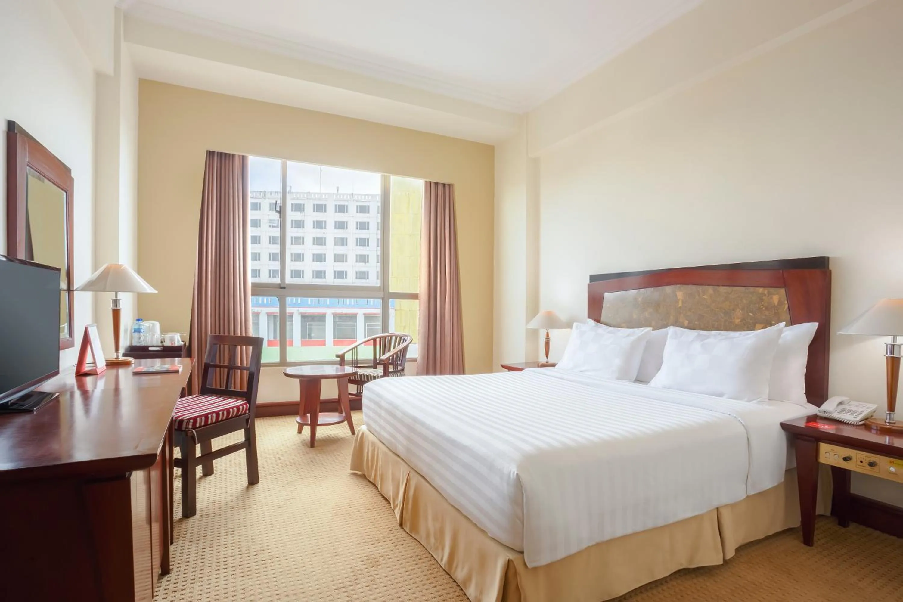 Bedroom, Bed in Swiss-Belhotel Tarakan