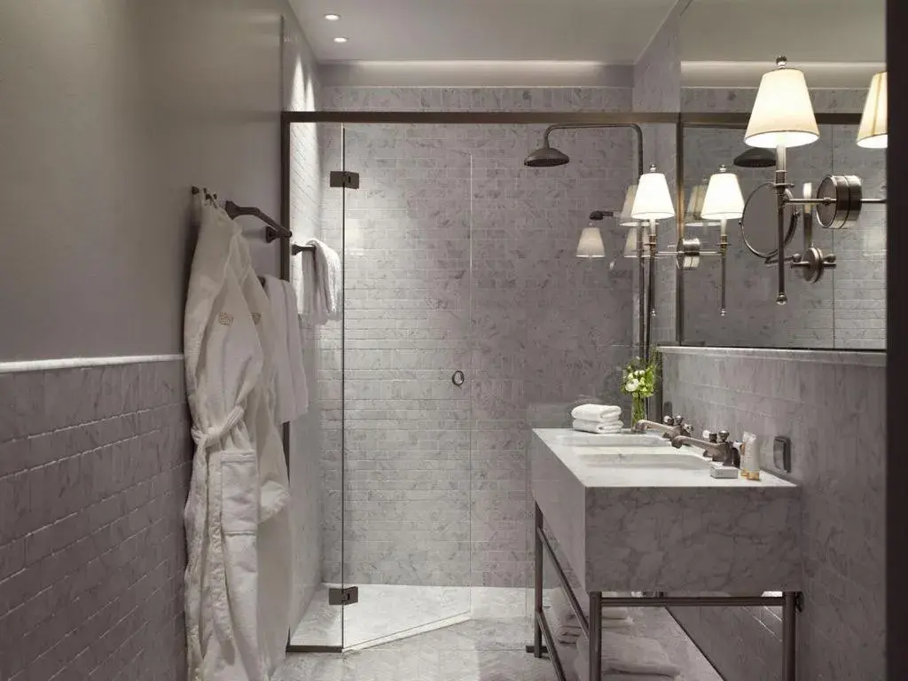 Deluxe Double Room in Britannia Hotel Deluxe Double Room in Britannia Hotel