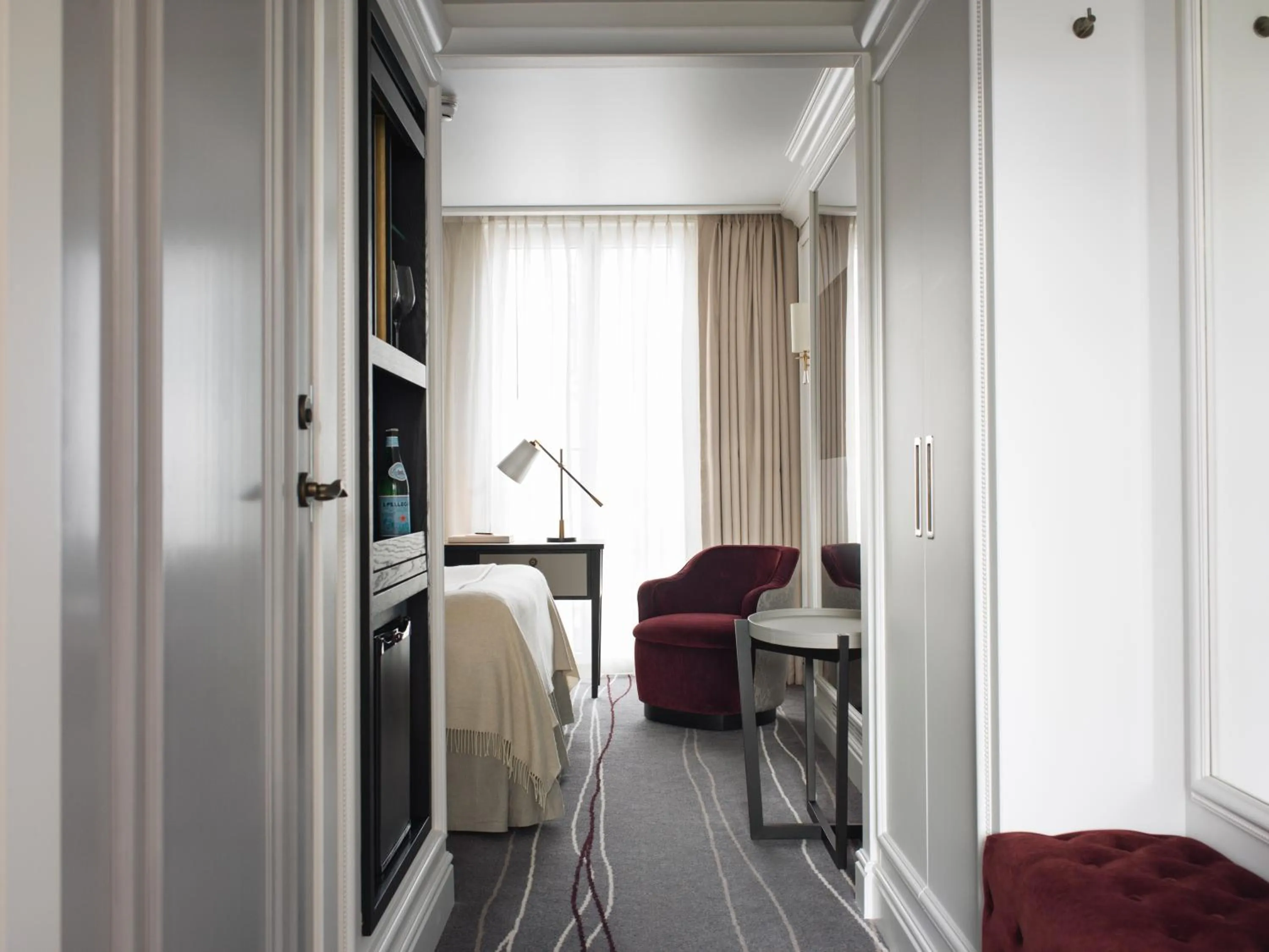 Bedroom, Bed in Britannia Hotel