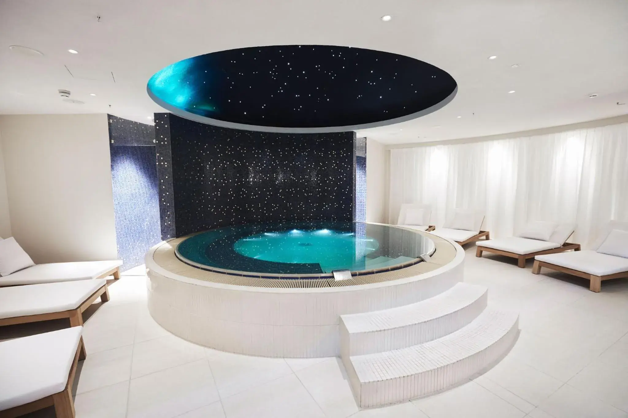 Swimming pool in Britannia Hotel Swimming pool in Britannia Hotel