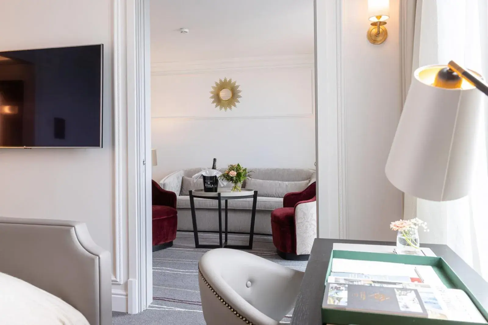 Living room, Bed in Britannia Hotel Living room, Bed in Britannia Hotel