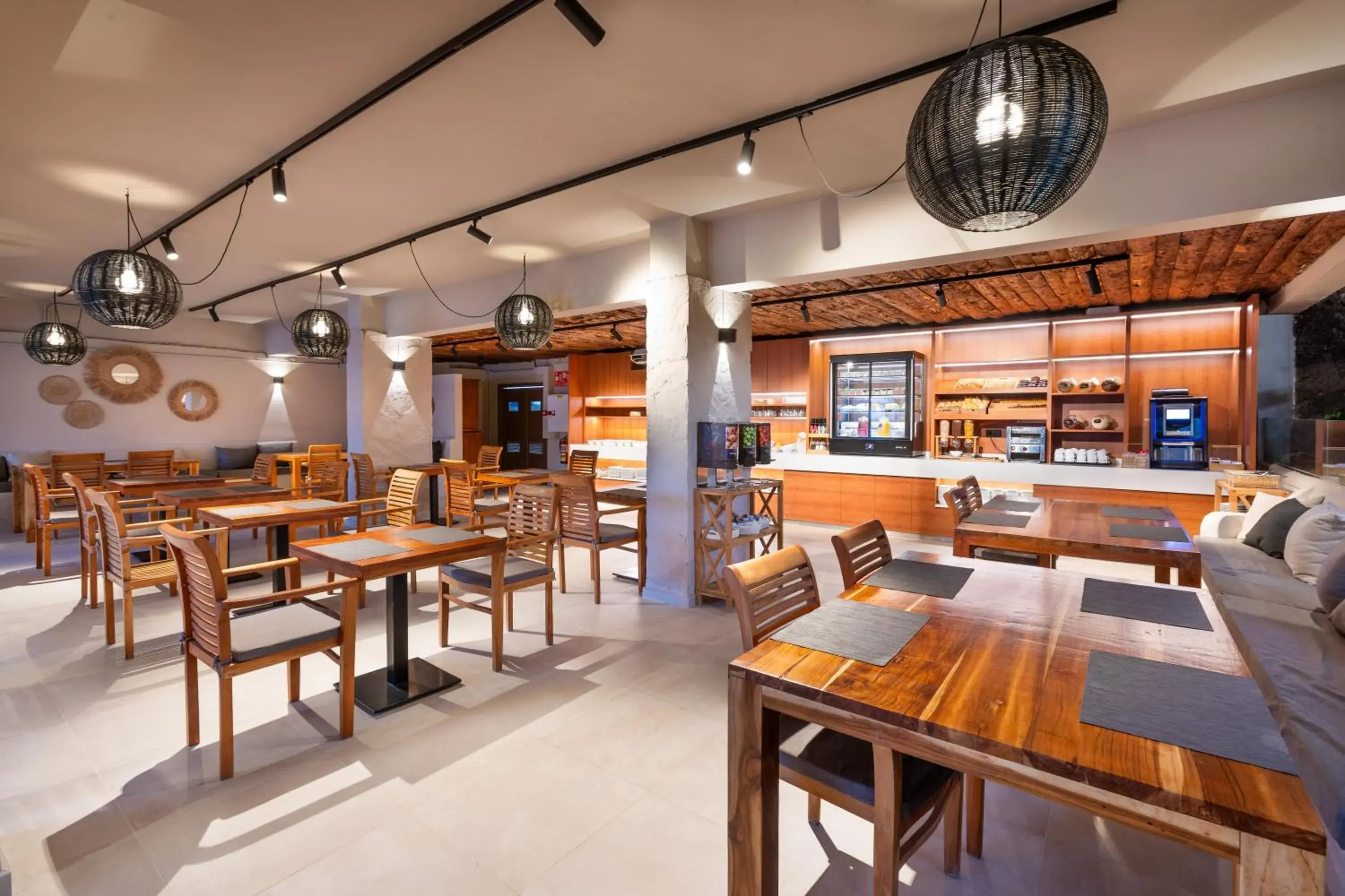 Restaurant/places to eat in Playa Surf CBbC Hotel Restaurant/places to eat in Playa Surf CBbC Hotel