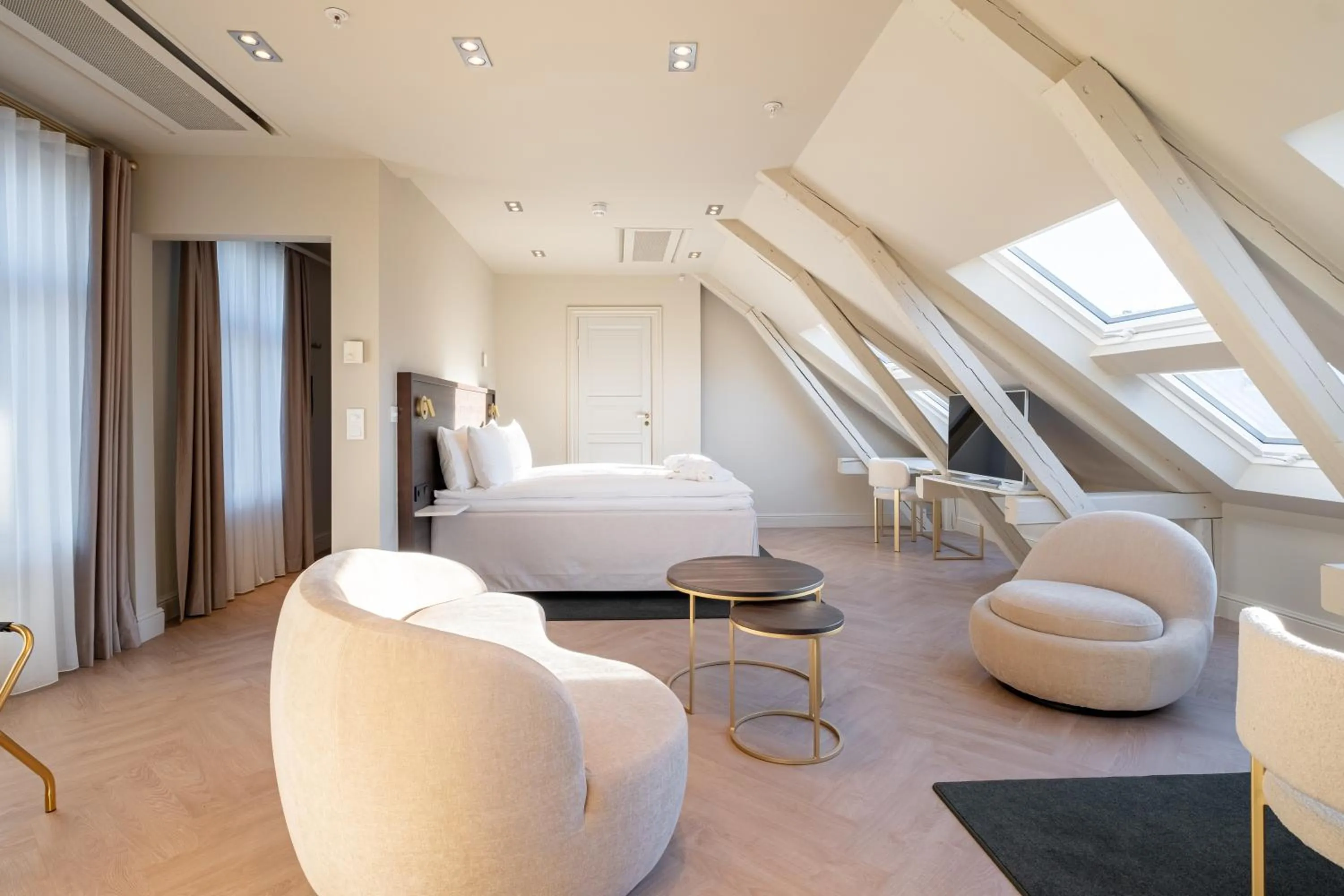 Photo of the whole room in The Villa