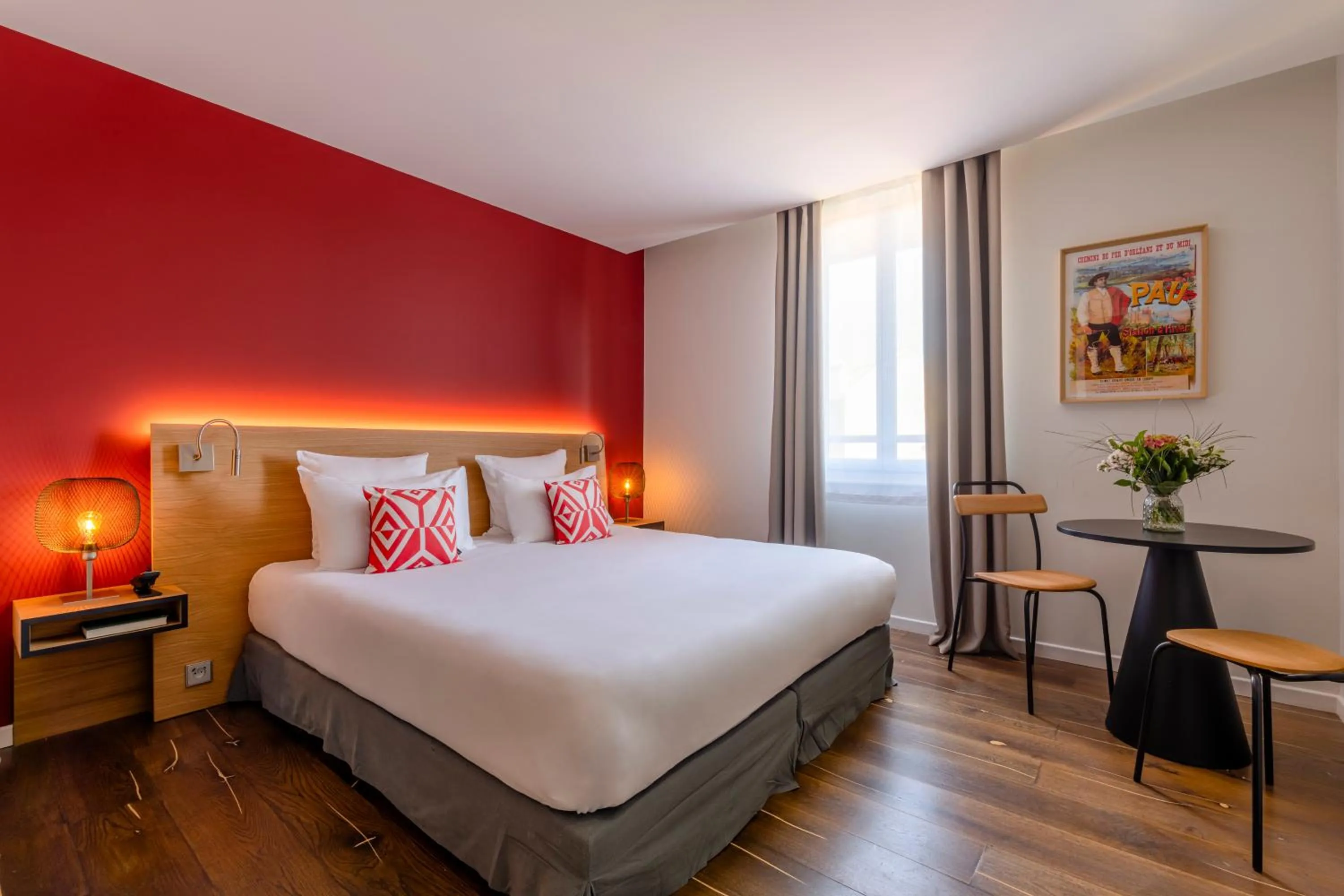 Photo of the whole room, Bed in Hotel Villa Koegui Biarritz