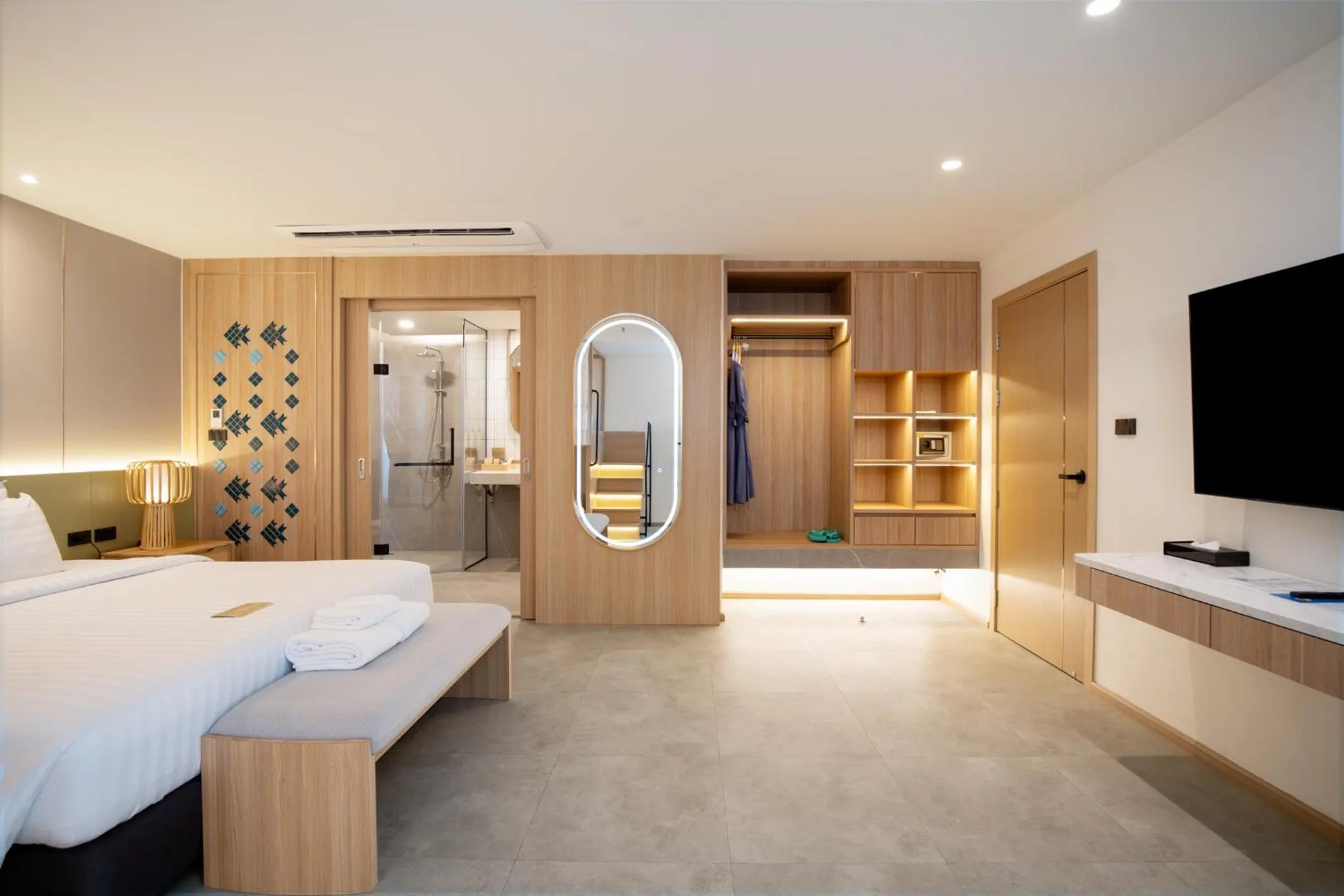 Bedroom, Bed in Jomtien Thani Hotel