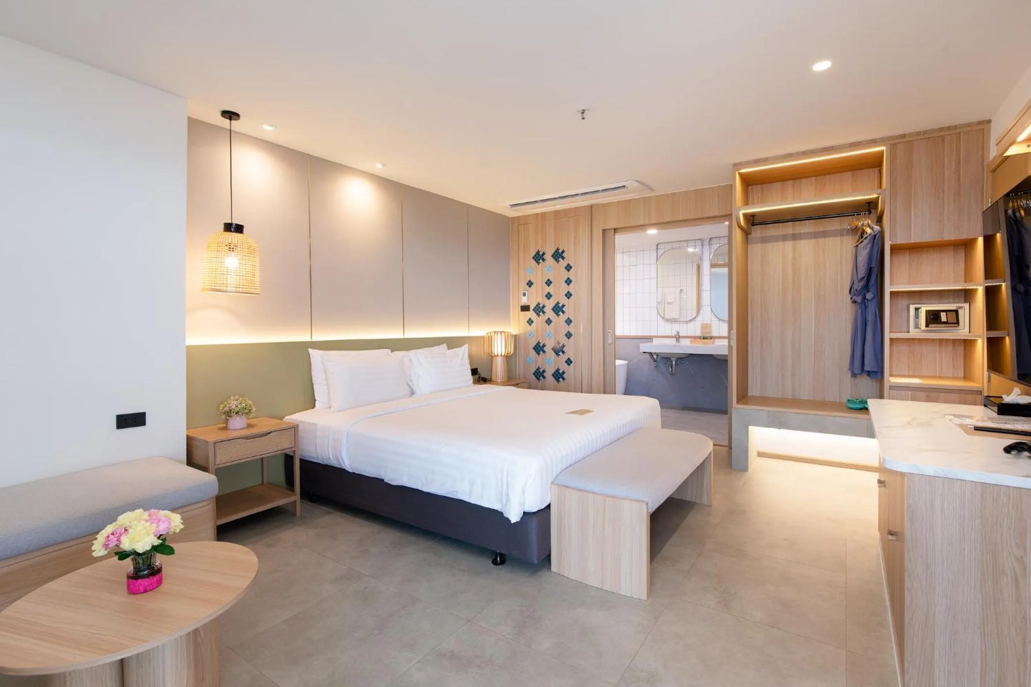 Bedroom, Bed in Jomtien Thani Hotel