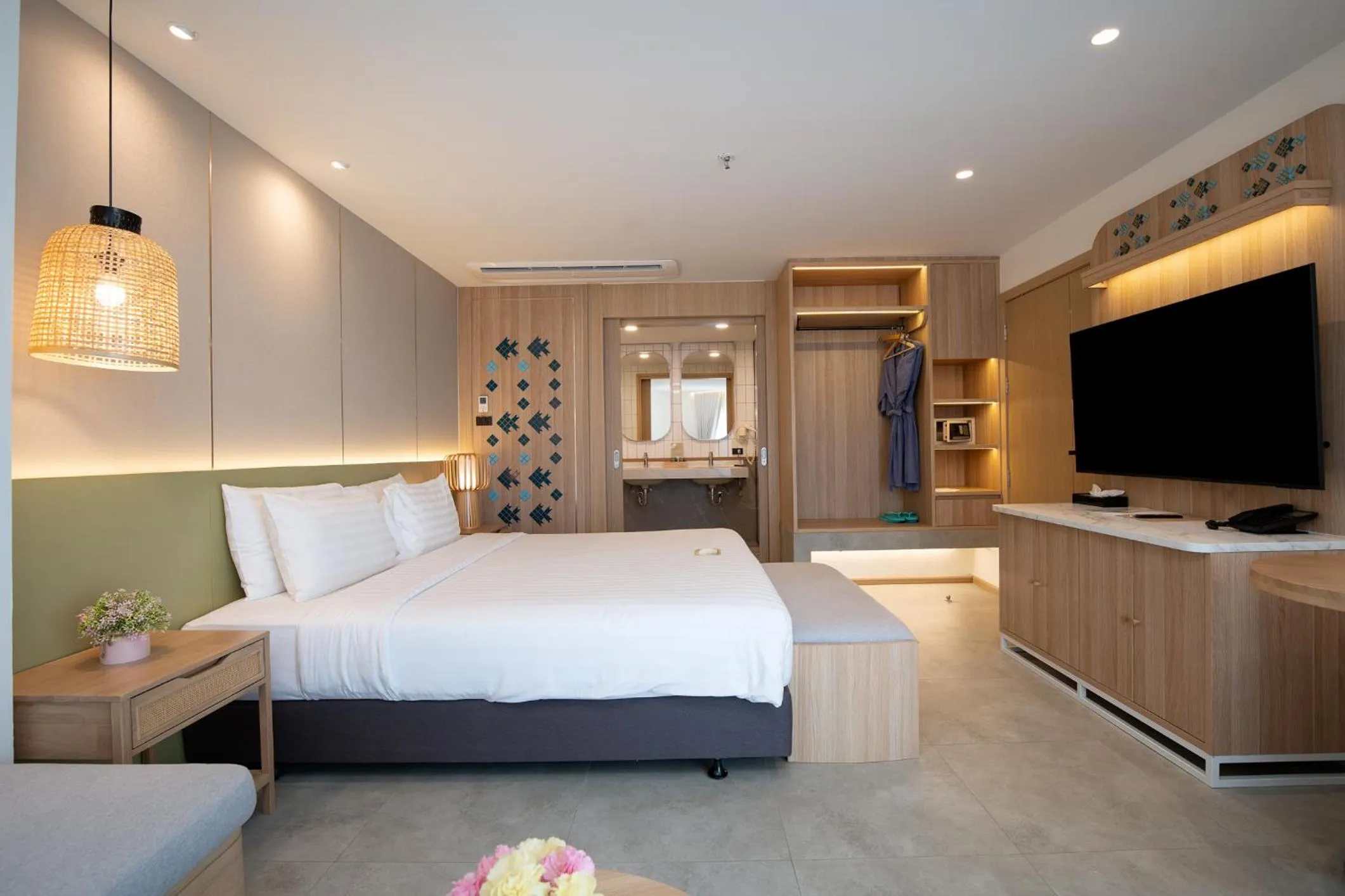 Bedroom, Bed in Jomtien Thani Hotel