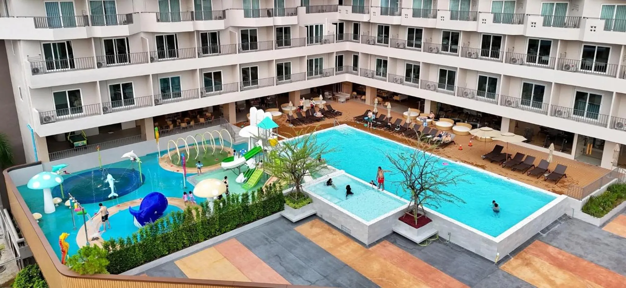 Pool view in Jomtien Thani Hotel